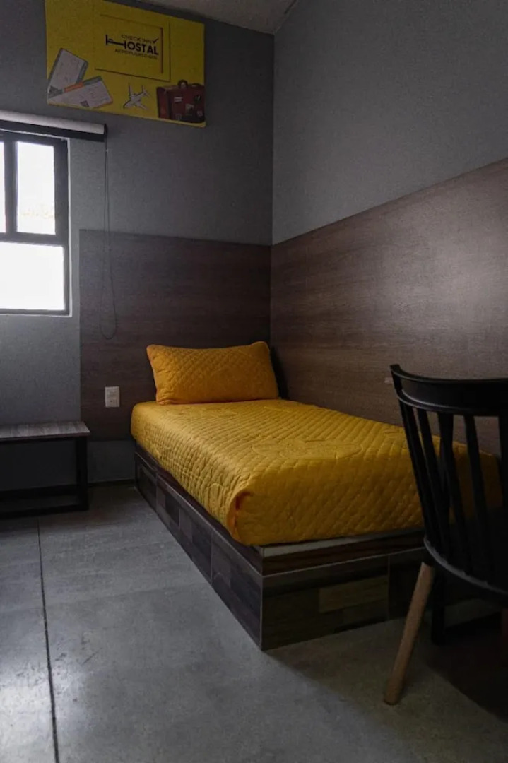 CHECK INN HOSTAL AEROPUERTO GDL - Hostel