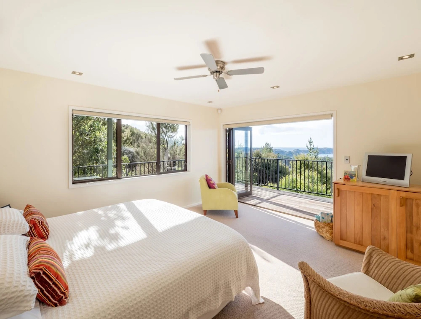 Te Koha Lodge - Adults Only