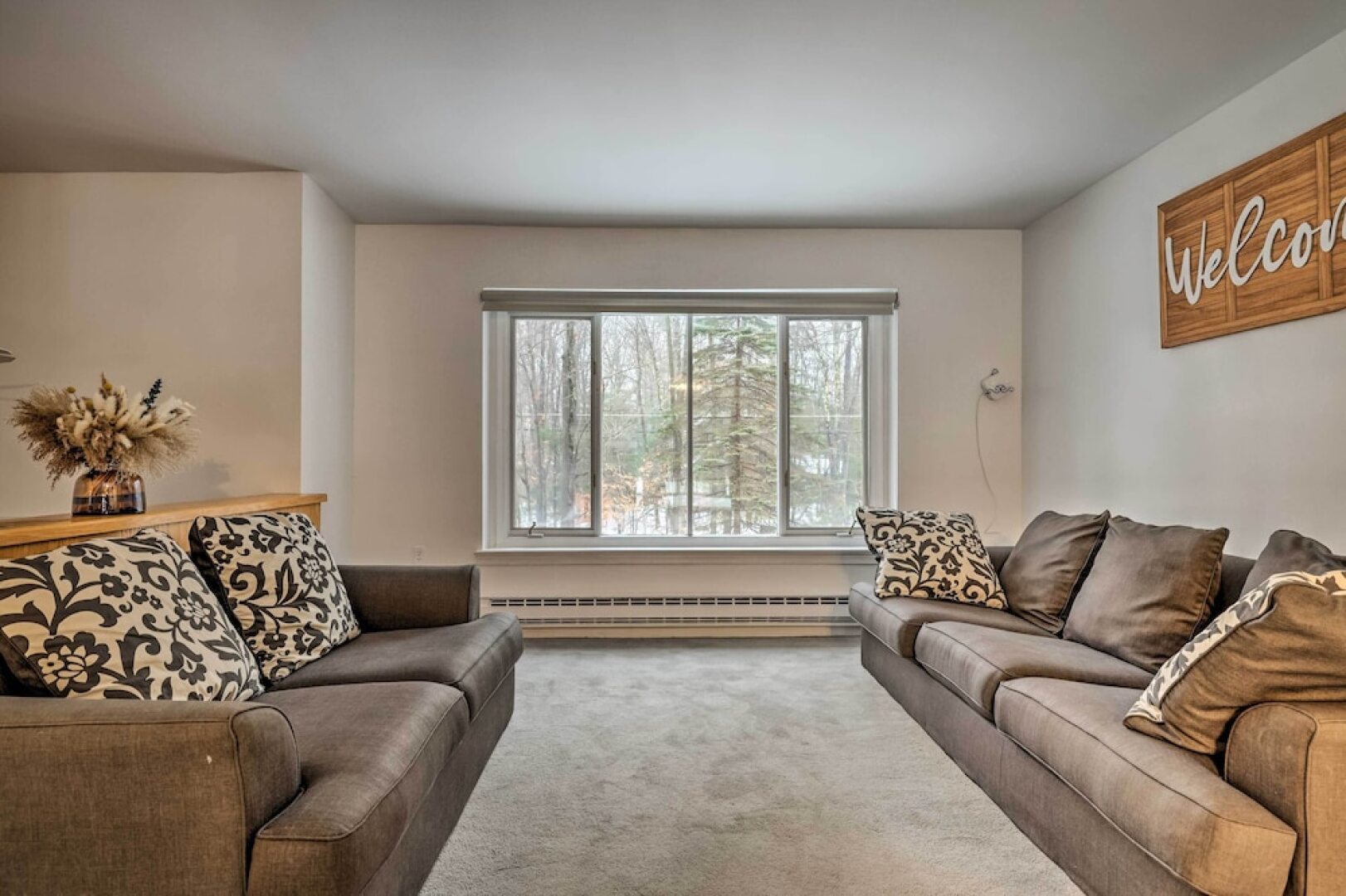 Pocono Pines Home ~ 10 Mi to Skiing & Hiking!