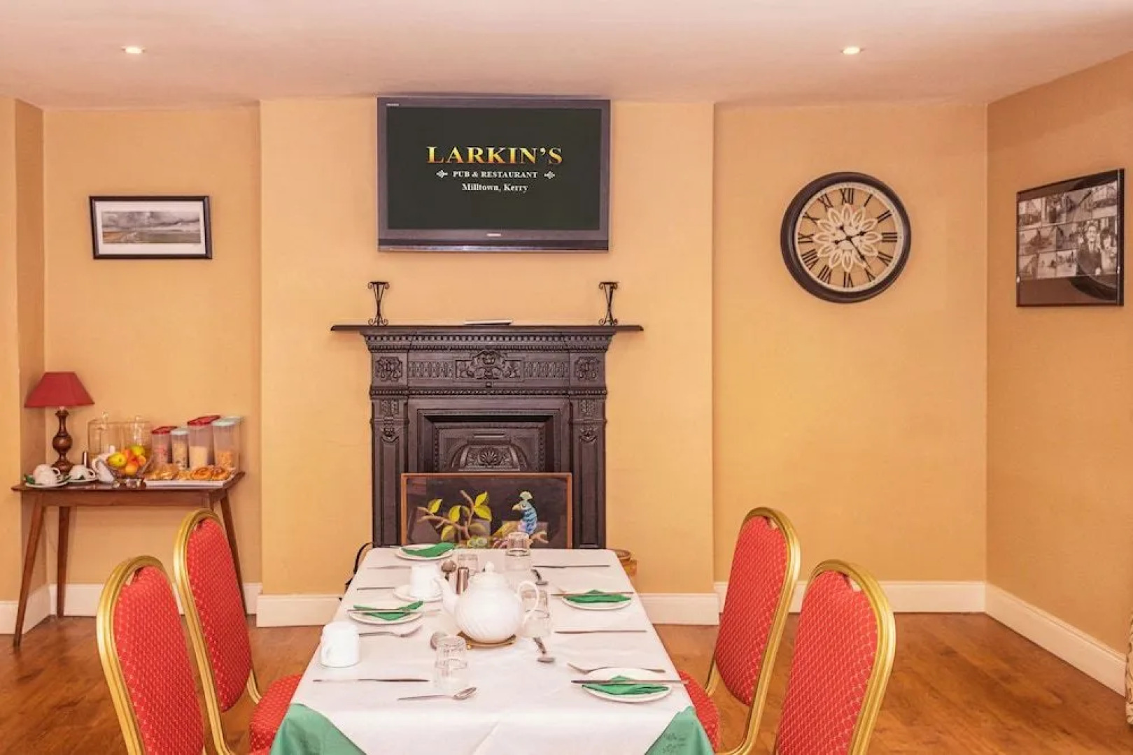 Larkin's Pub, Restaurant, and B&B