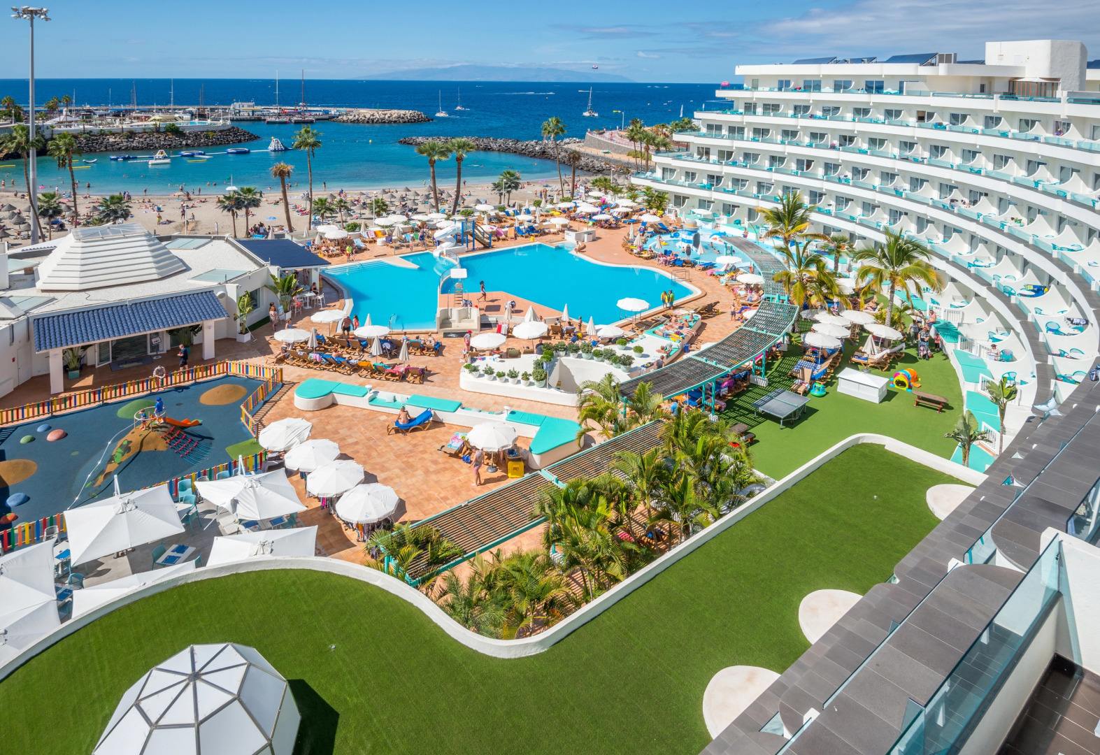 Отель HOVIMA La Pinta Beachfront Family