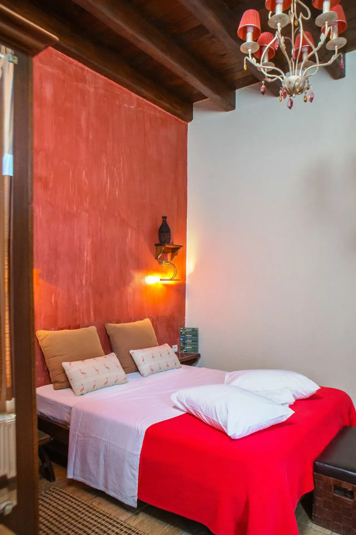 Oikoperiigitis Hotel