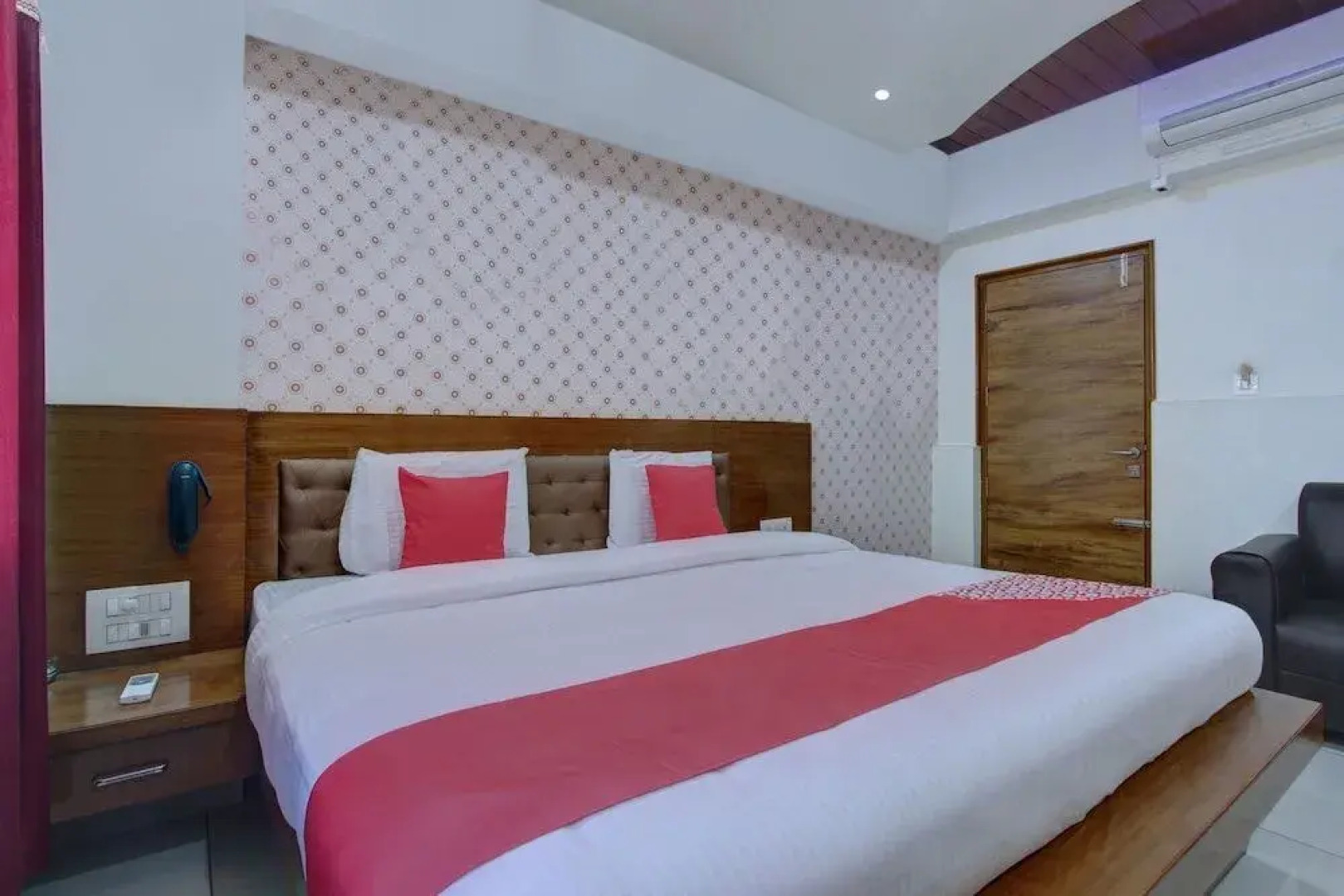 Sharan Residency by OYO Rooms