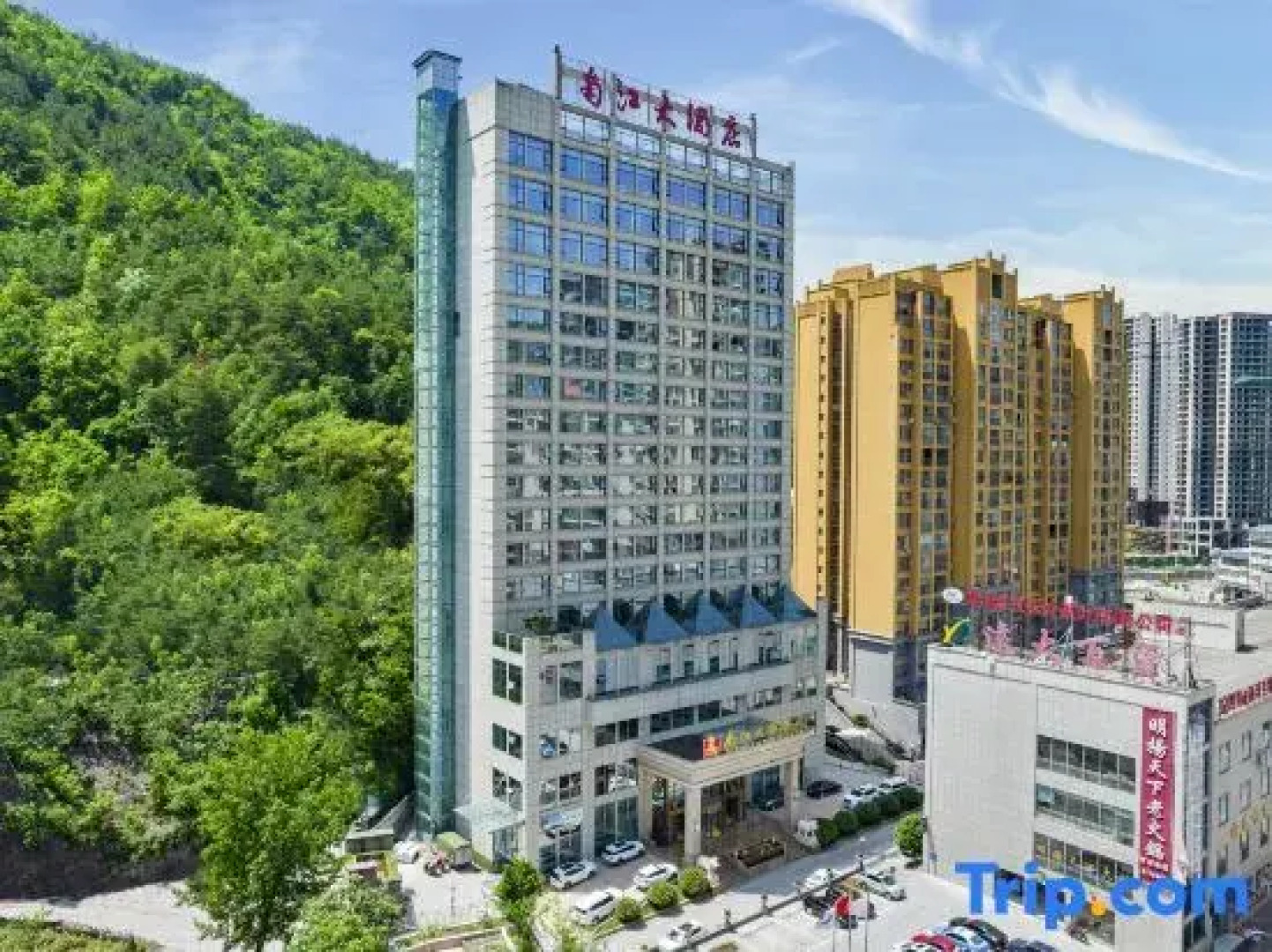Nanjiang Tianhe Yulong Business Hotel