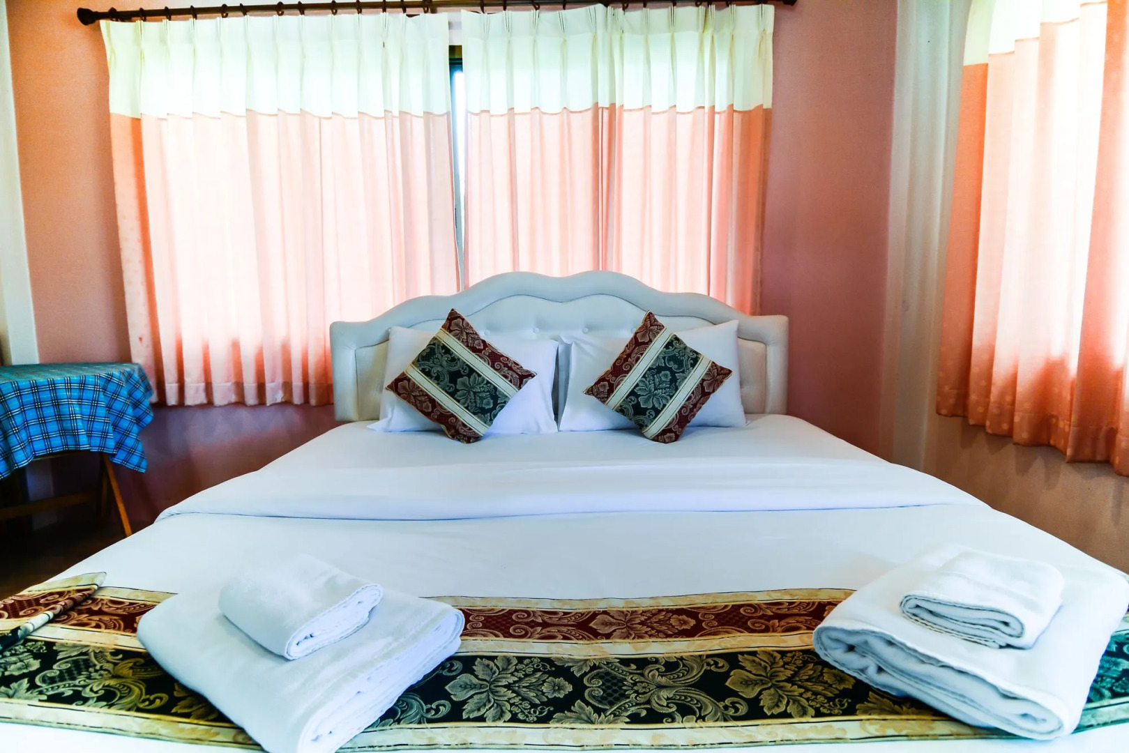 Tanaosri & Creekside Resort