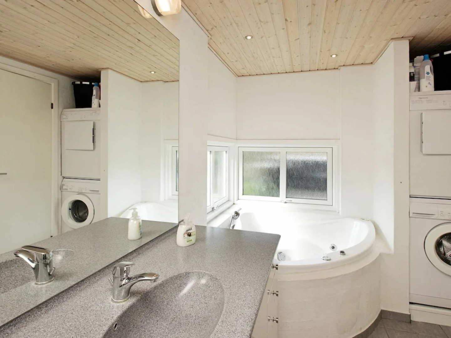 Henne Strand Bed and Breakfast