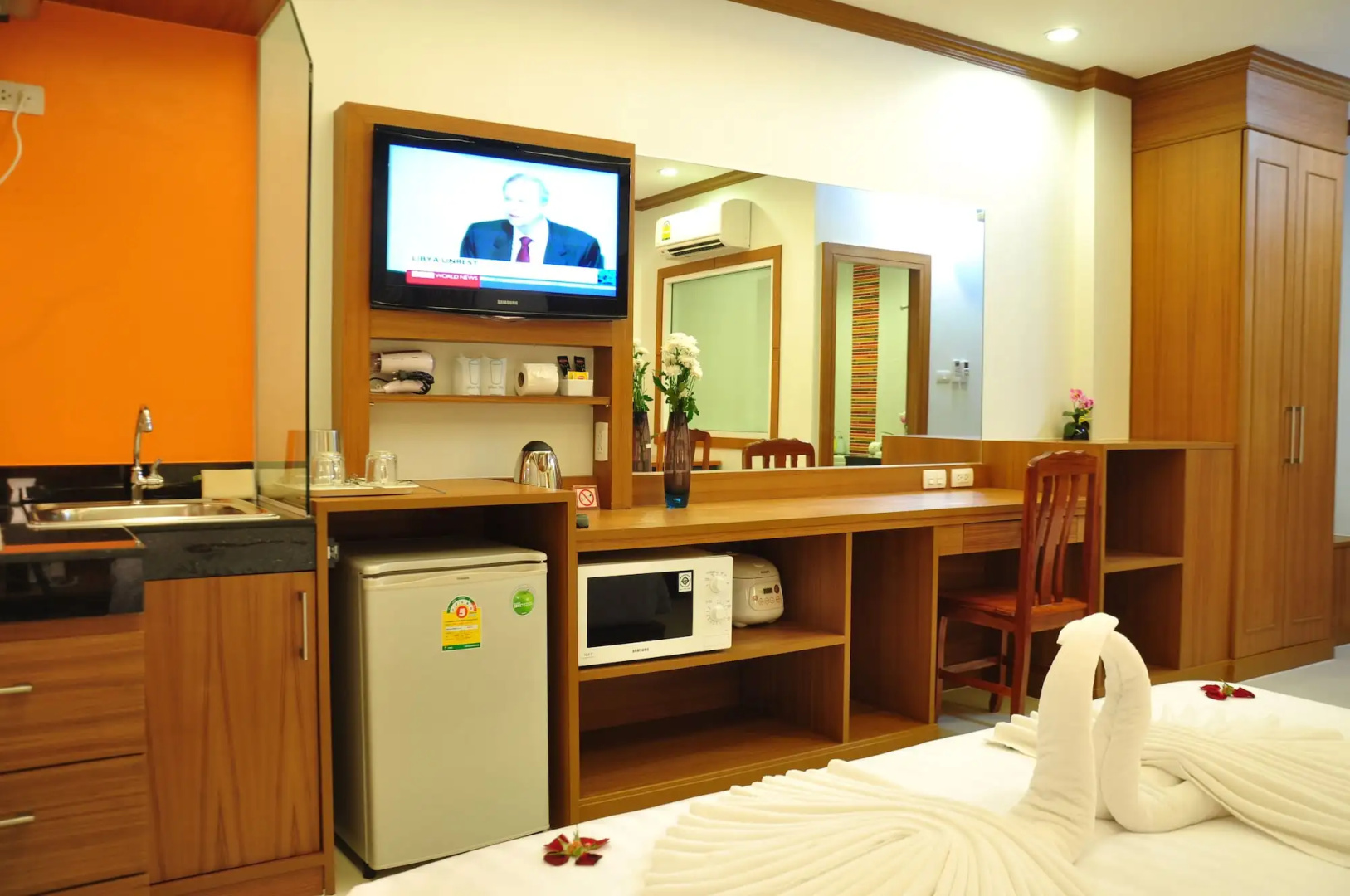 Green Harbor Hotel & Service Apartment