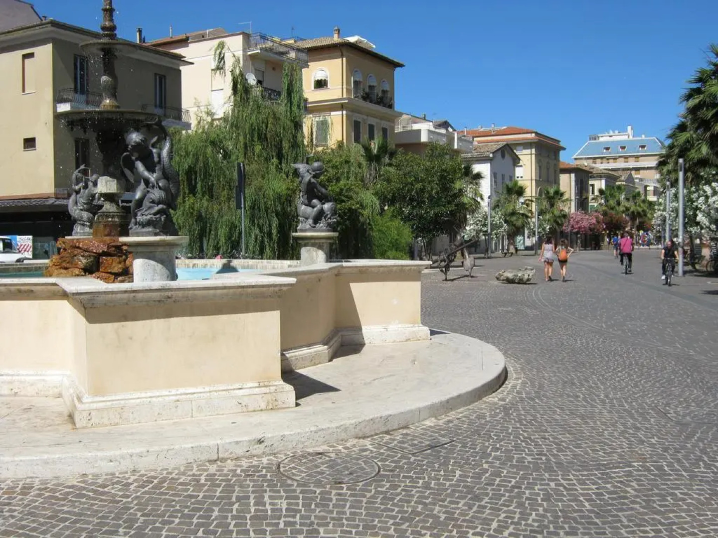 Al Mare Vicino Al Paese Vecchio