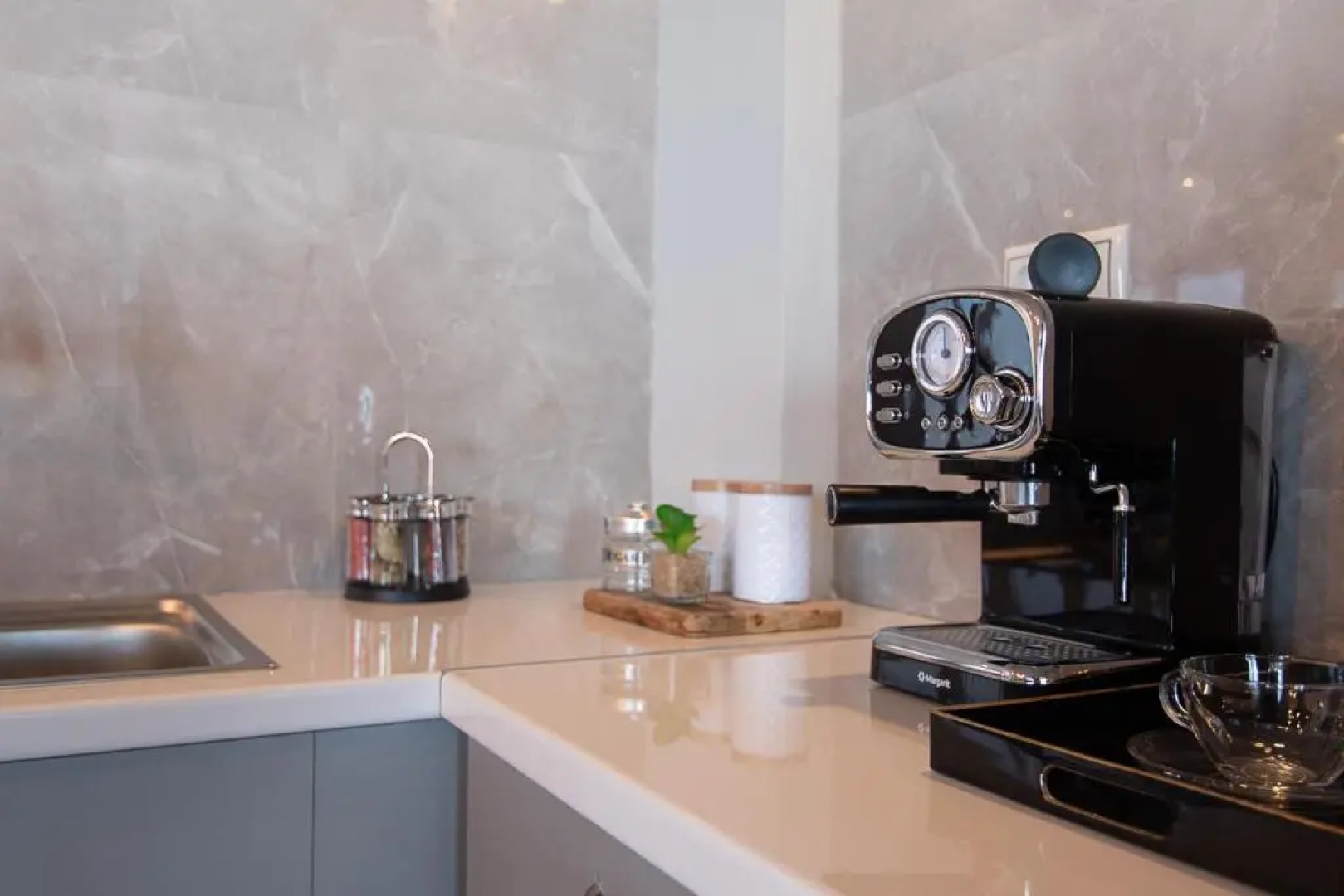 Georgianna's suite with private pool , 'greysuite'