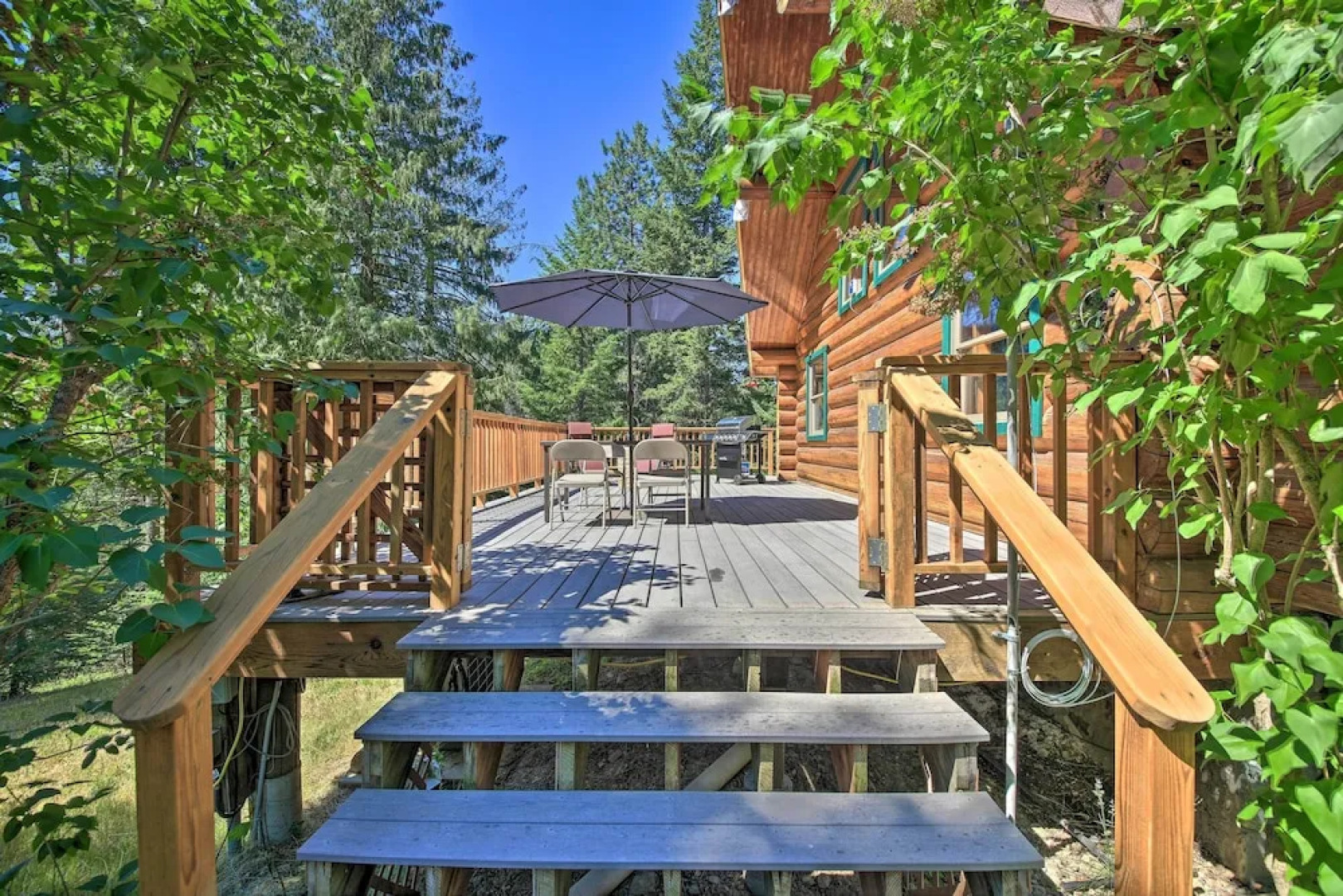 Large Cabin w/ Fire Pit + Grill on 34 Acres!