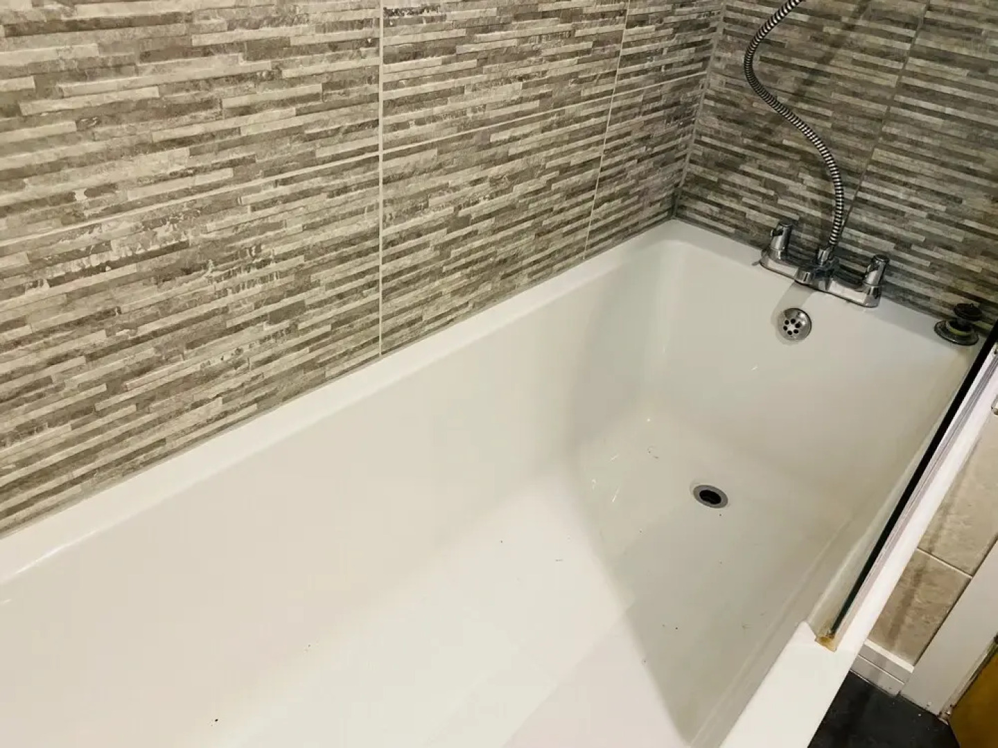 Church Road Apartment by Aldershot Short Stays