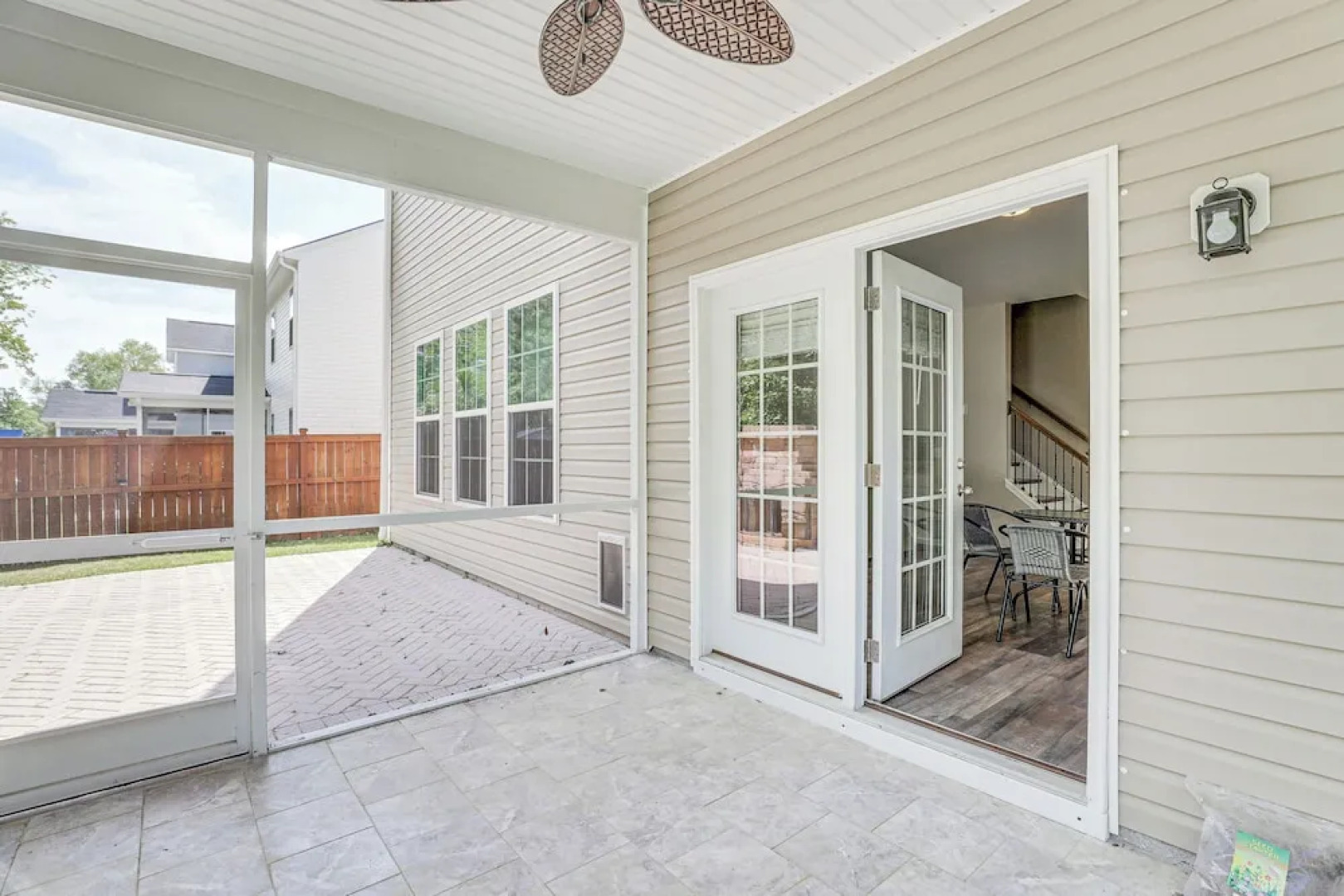 Pet-friendly Ladson Home: 23 Mi to Charleston!