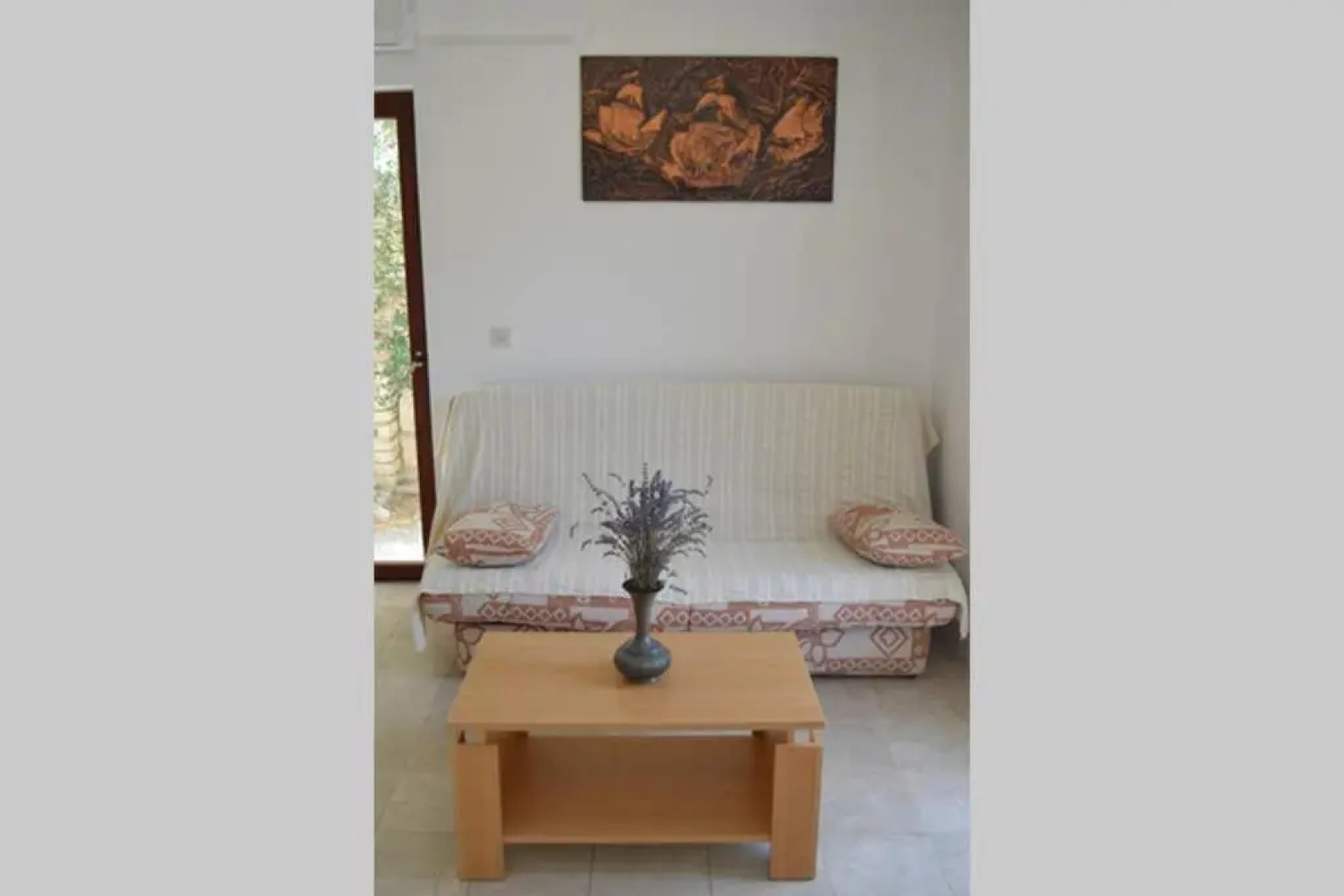 Private studio apartment with a garden and a terrace