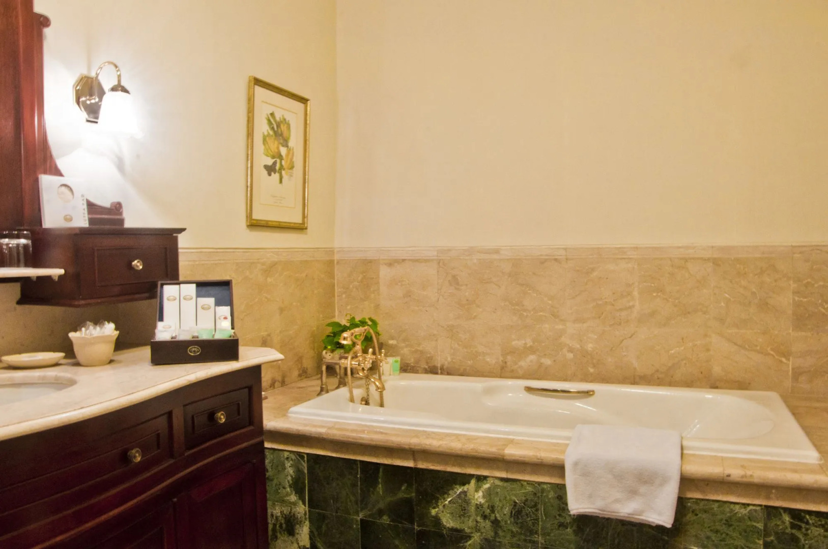 Hotel Majapahit Surabaya - MGallery