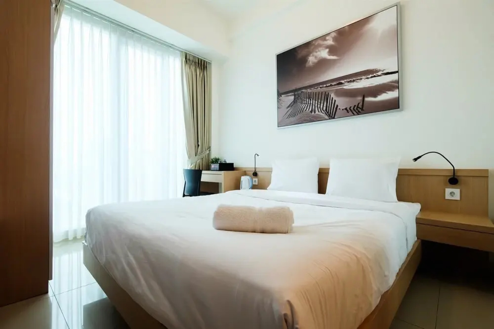 Homey Studio Room Tree Park Apartment near BSD City By Travelio