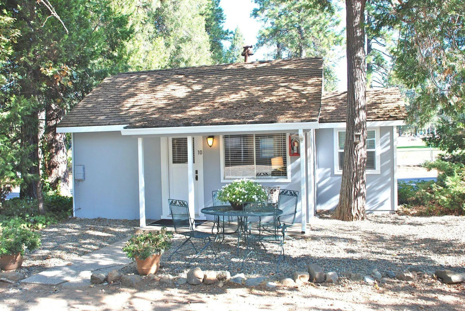 The Pines Inn and Cottages