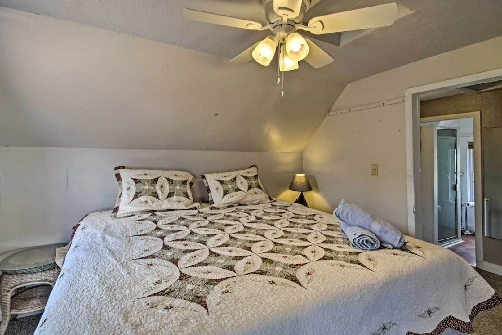 Bayside Weirs Beach Cottage < Half Mile to Pier!