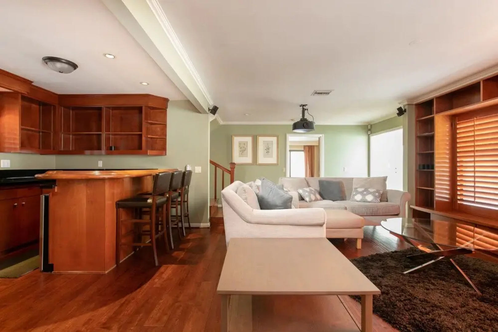 Sunny Pasadena Mansion, Sparkling Heated Pool & Projector Room!