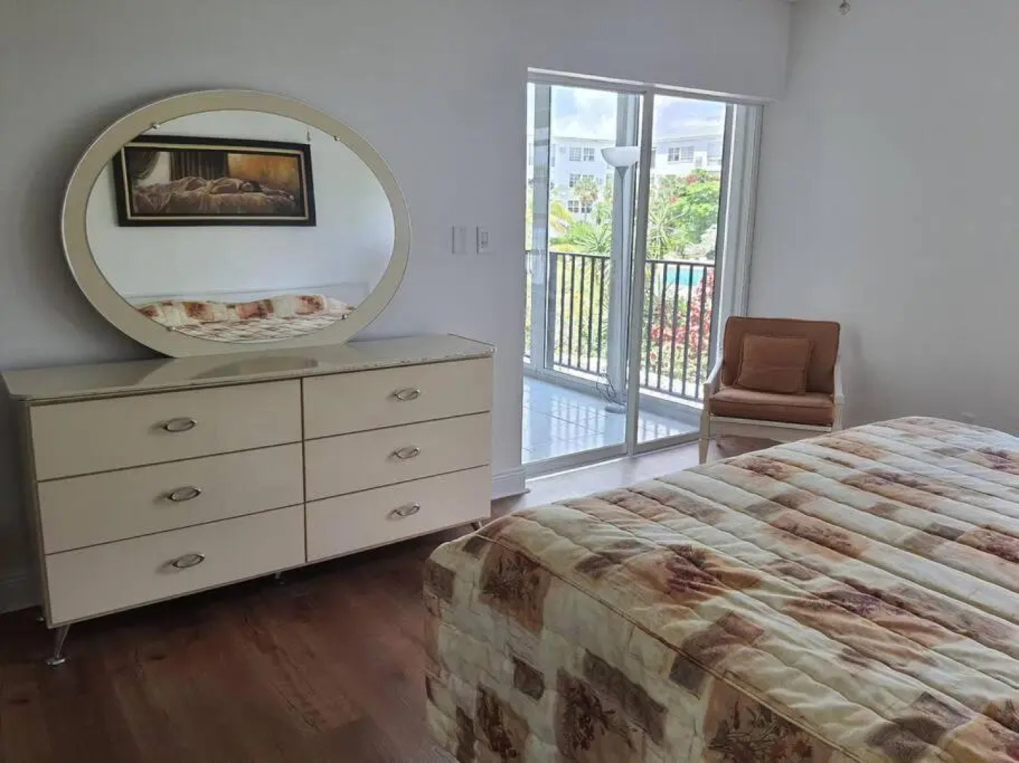 Contemporary 2-bed 2-bath condo