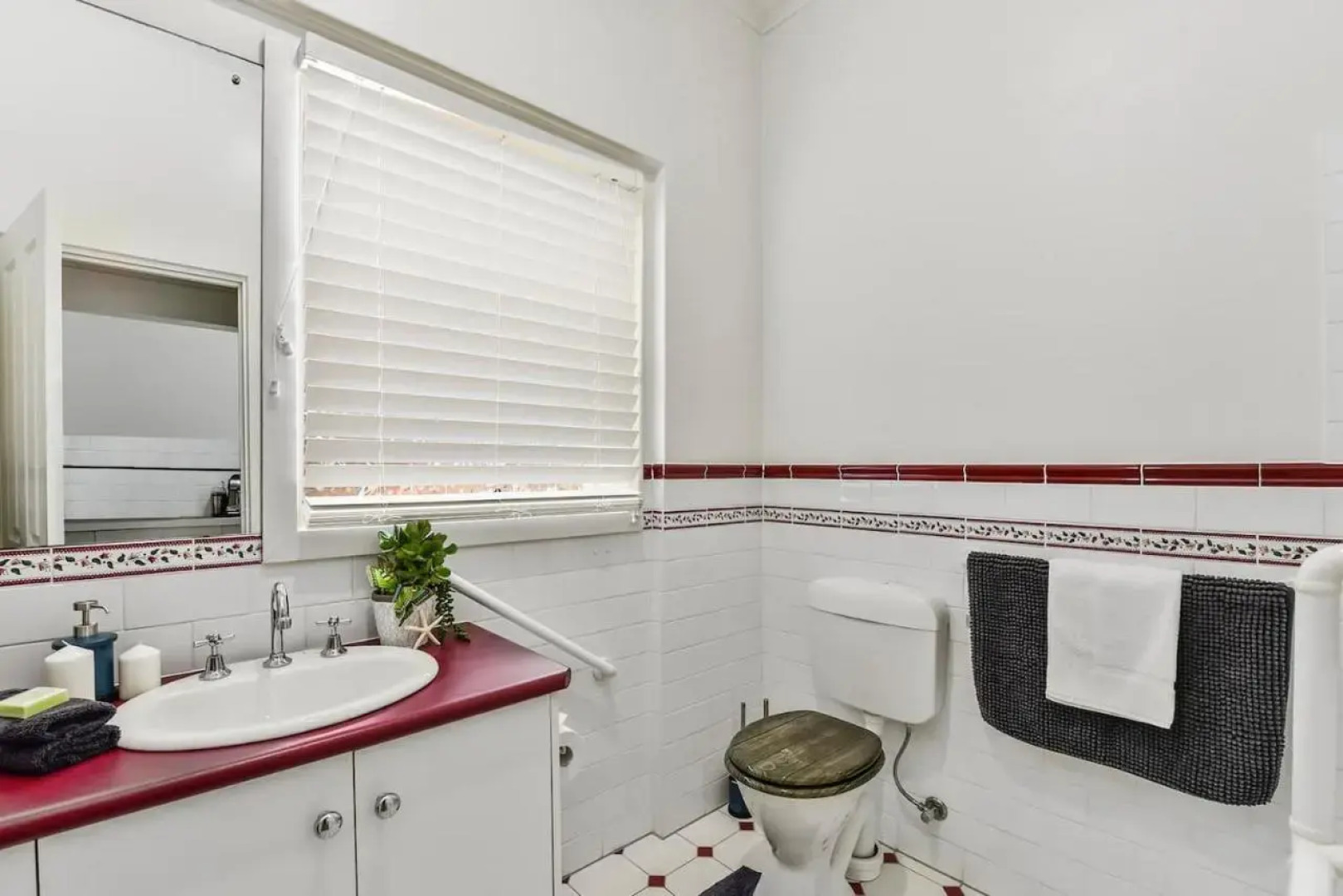 Court House - Studio