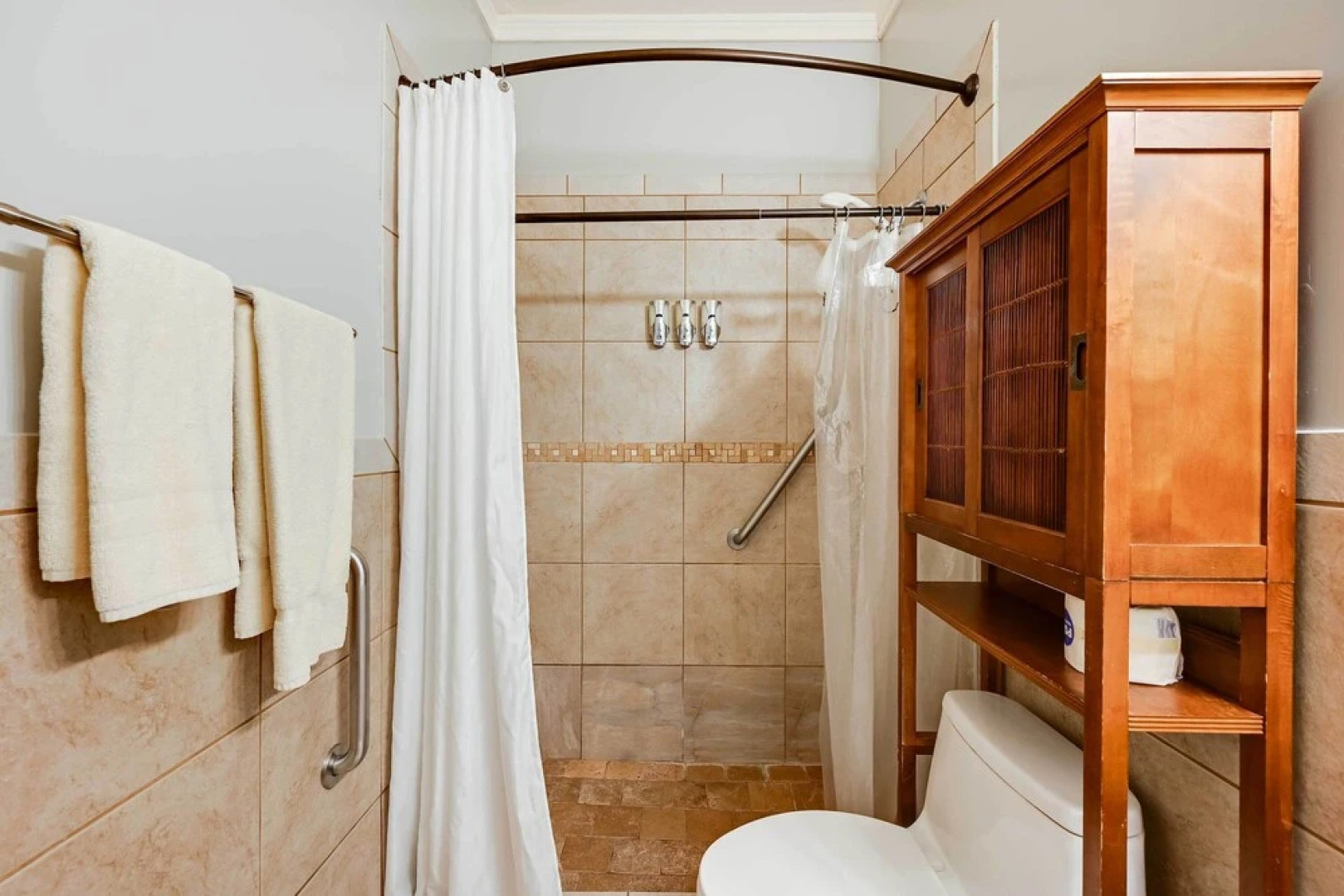 Bright Naples Vacation Rental: Close to Waterfront