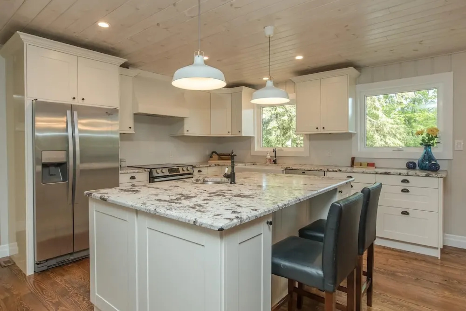 Daydreams Cottage~Beautiful 5 Bed 2 Bath Cottage on Brandy Lake