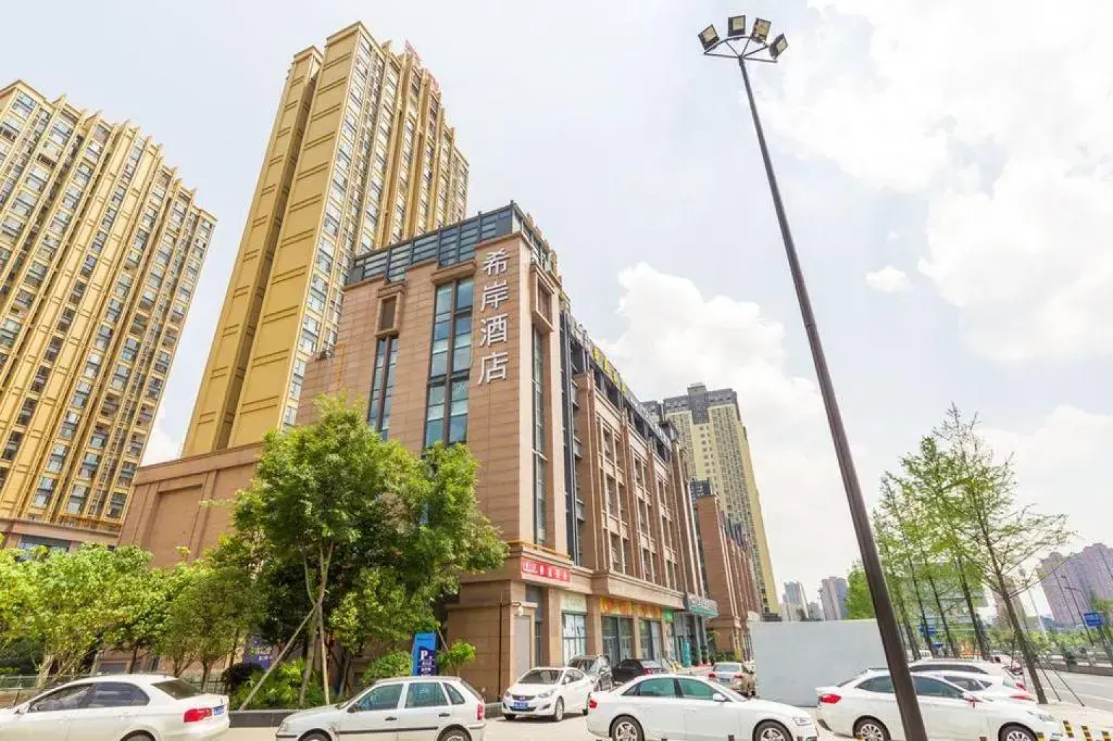 Xana Hotelle Chengdu Railway East Station West Square