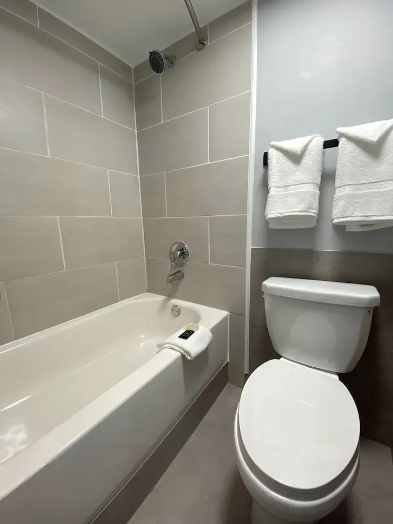 Days Inn & Suites by Wyndham Texas City