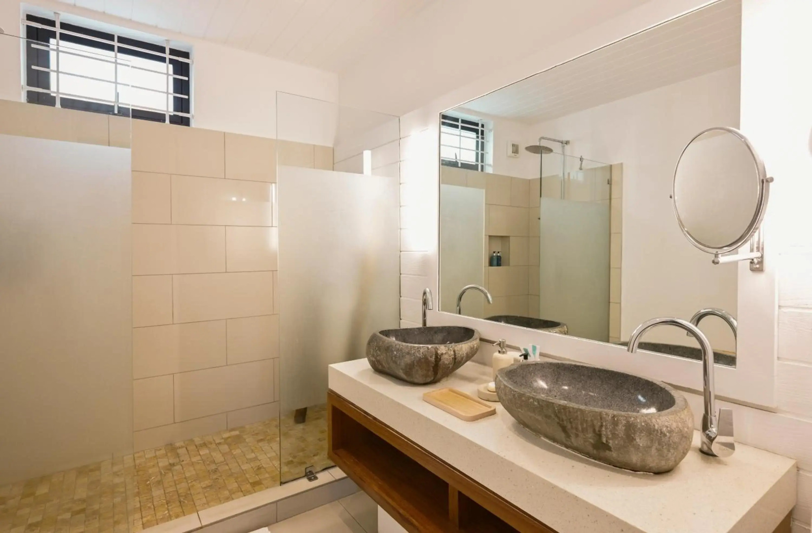 Constance Sakoa Boutik