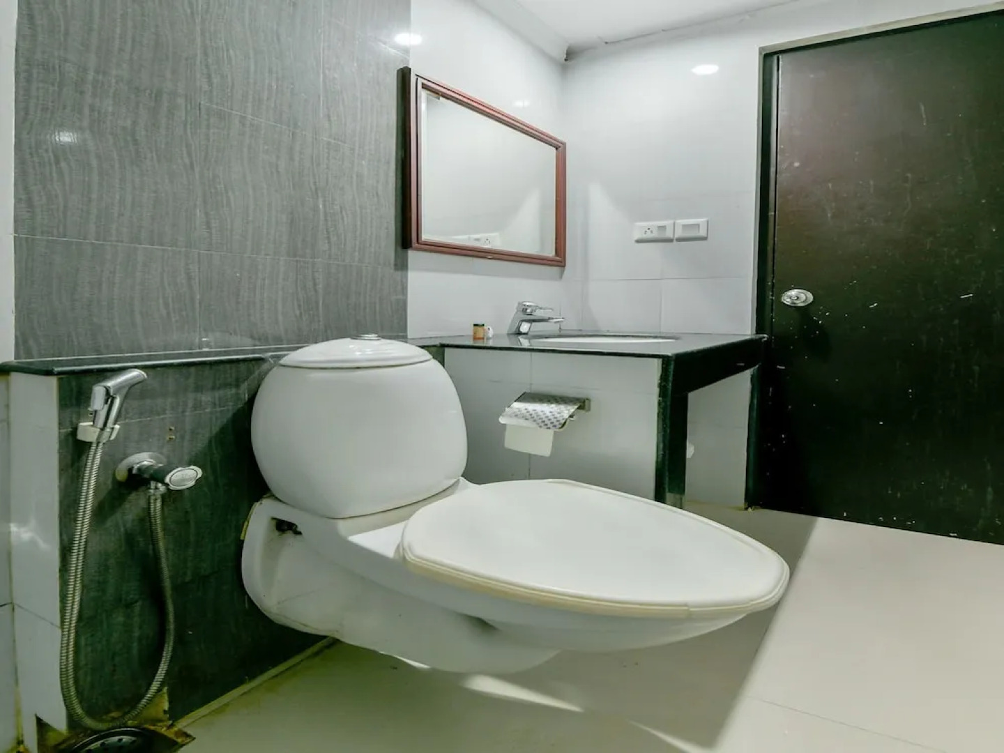 Capital O 15460 Centre Point