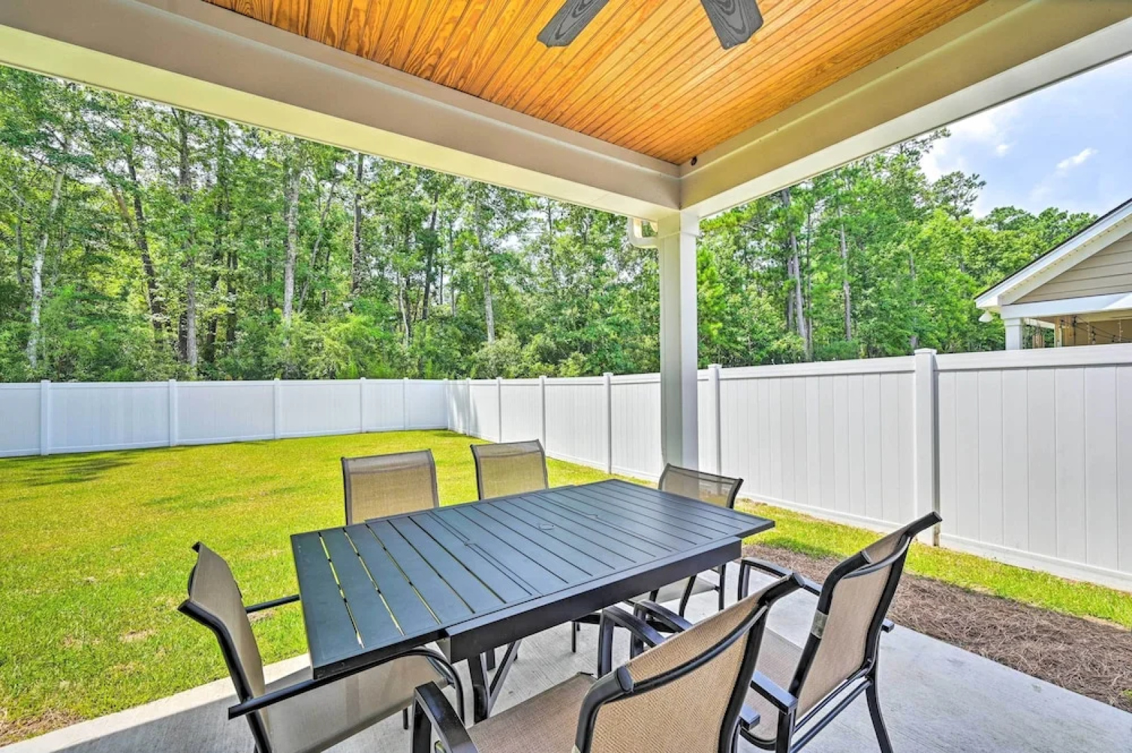 Charming Pawleys Island Home ~ 4 Mi to Beach!