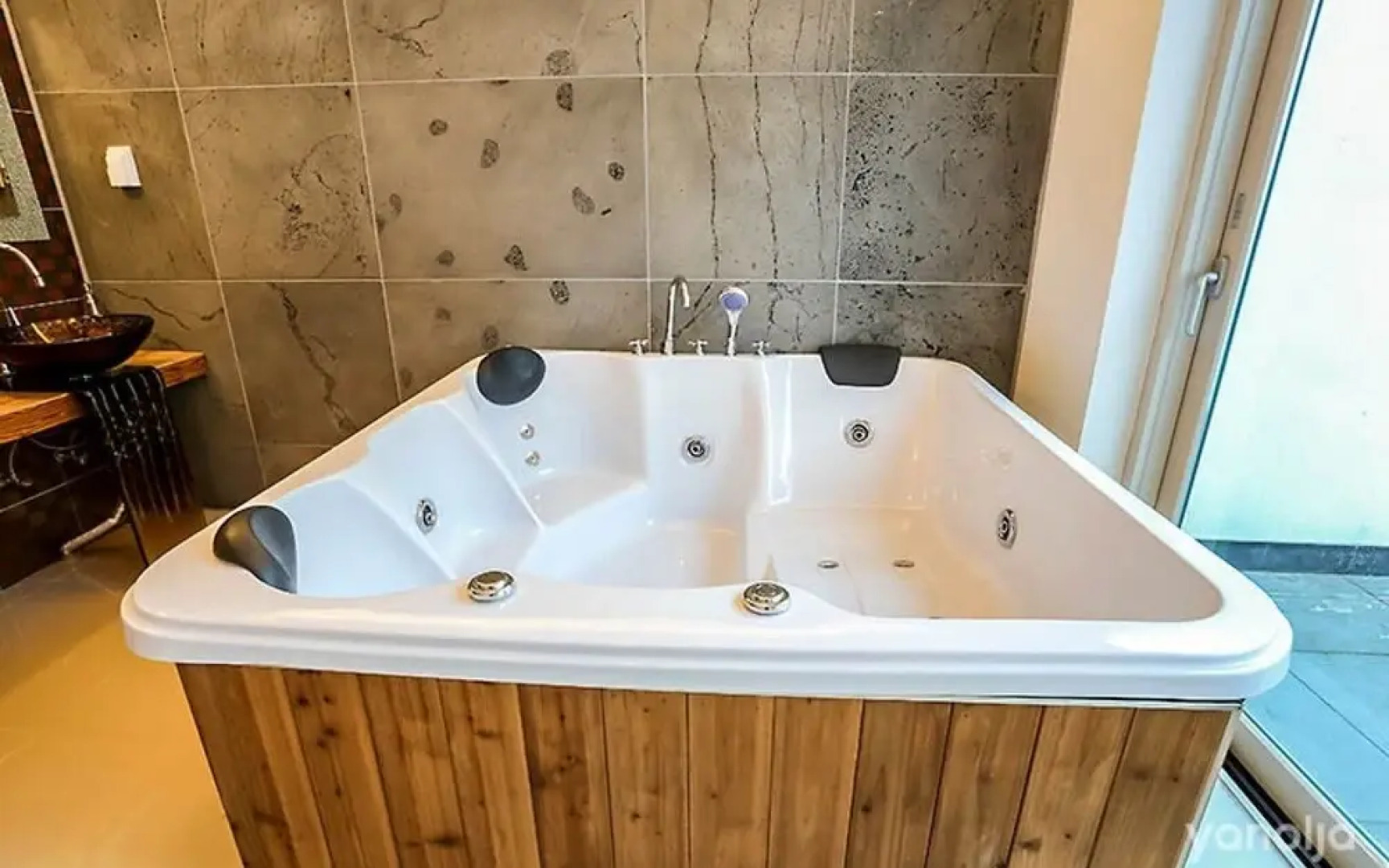 Hadong Cloud Hill Pension