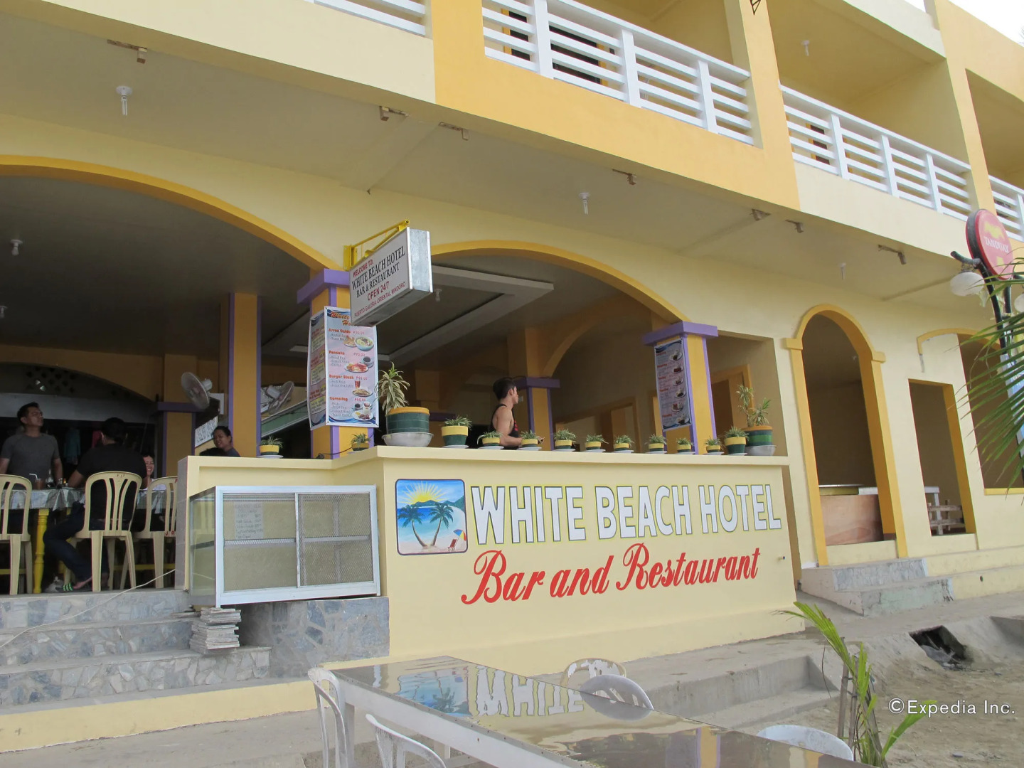 White Beach Hotel Puerto Galera powered by Cocotel