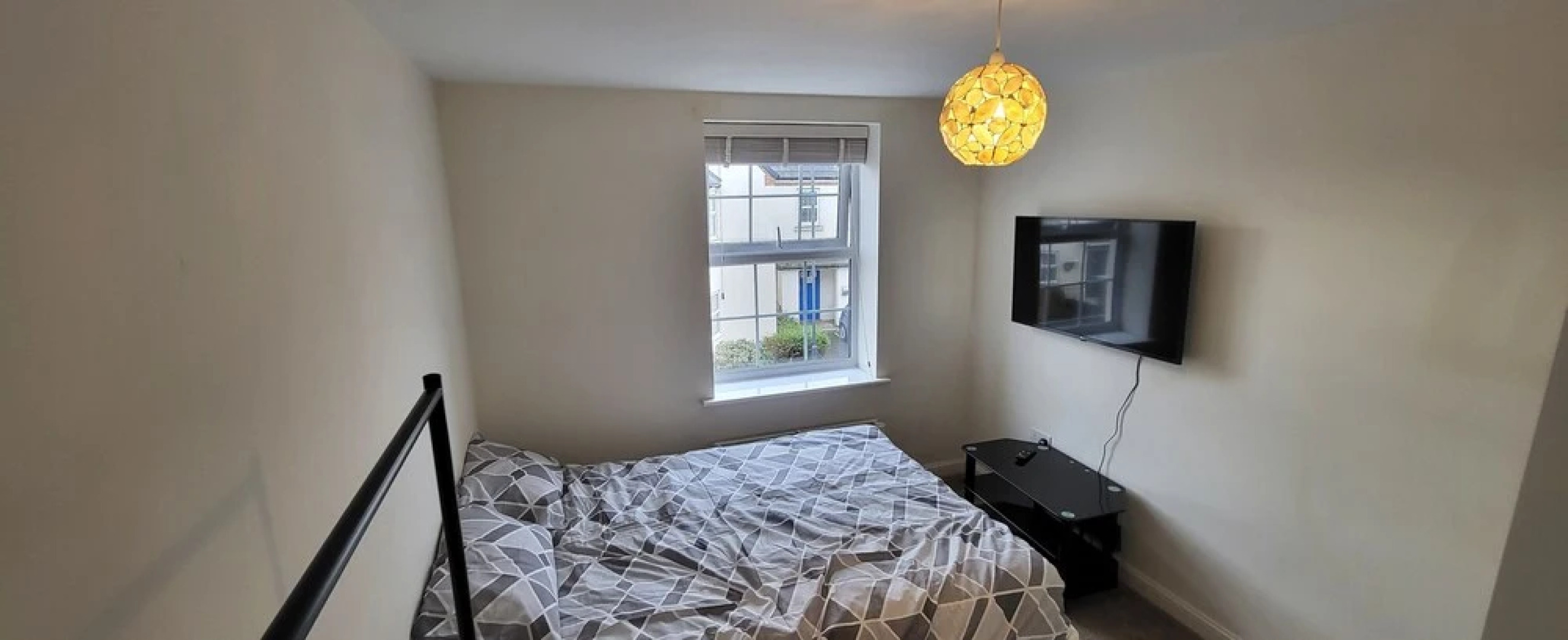 Inviting 6-bed House in Nuneaton