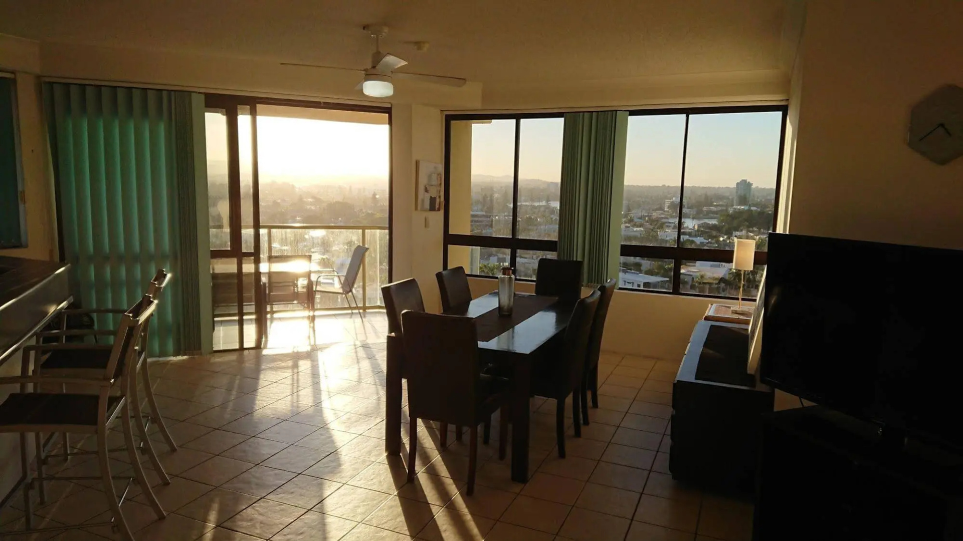Surfers Hawaiian Apartments