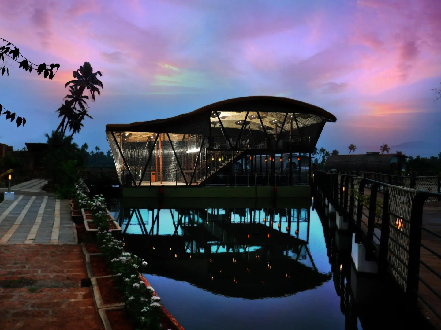 Aquatic Island by Poppys, Cochin