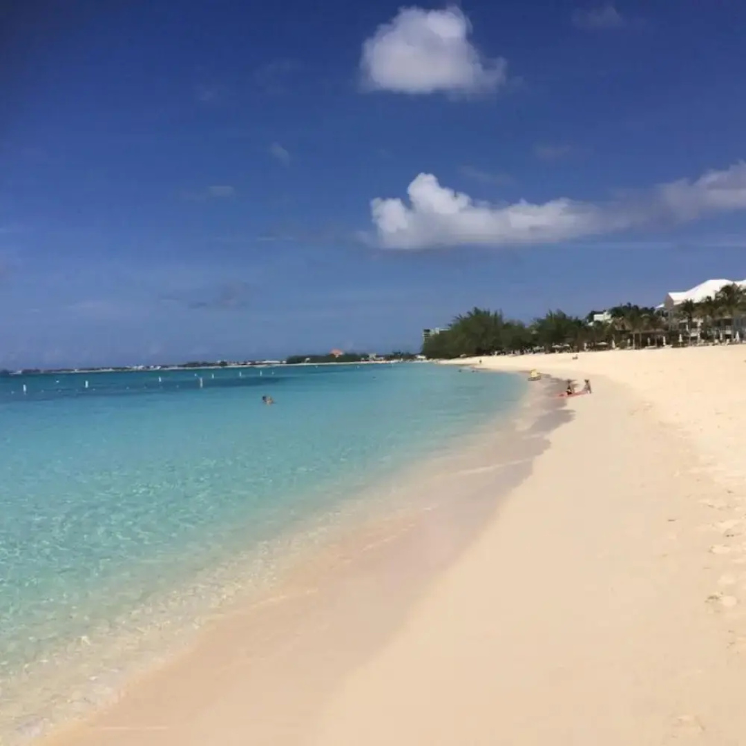 3 Suites Free Breakfast Steps to Beach