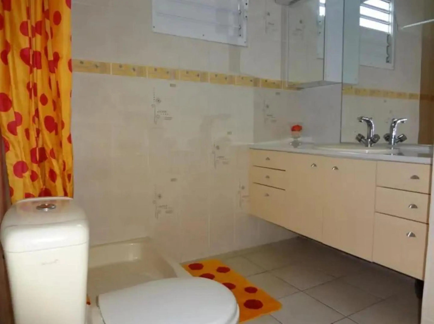 Maison de 3 chambres avec terrasse amenagee et wifi a Port Louis