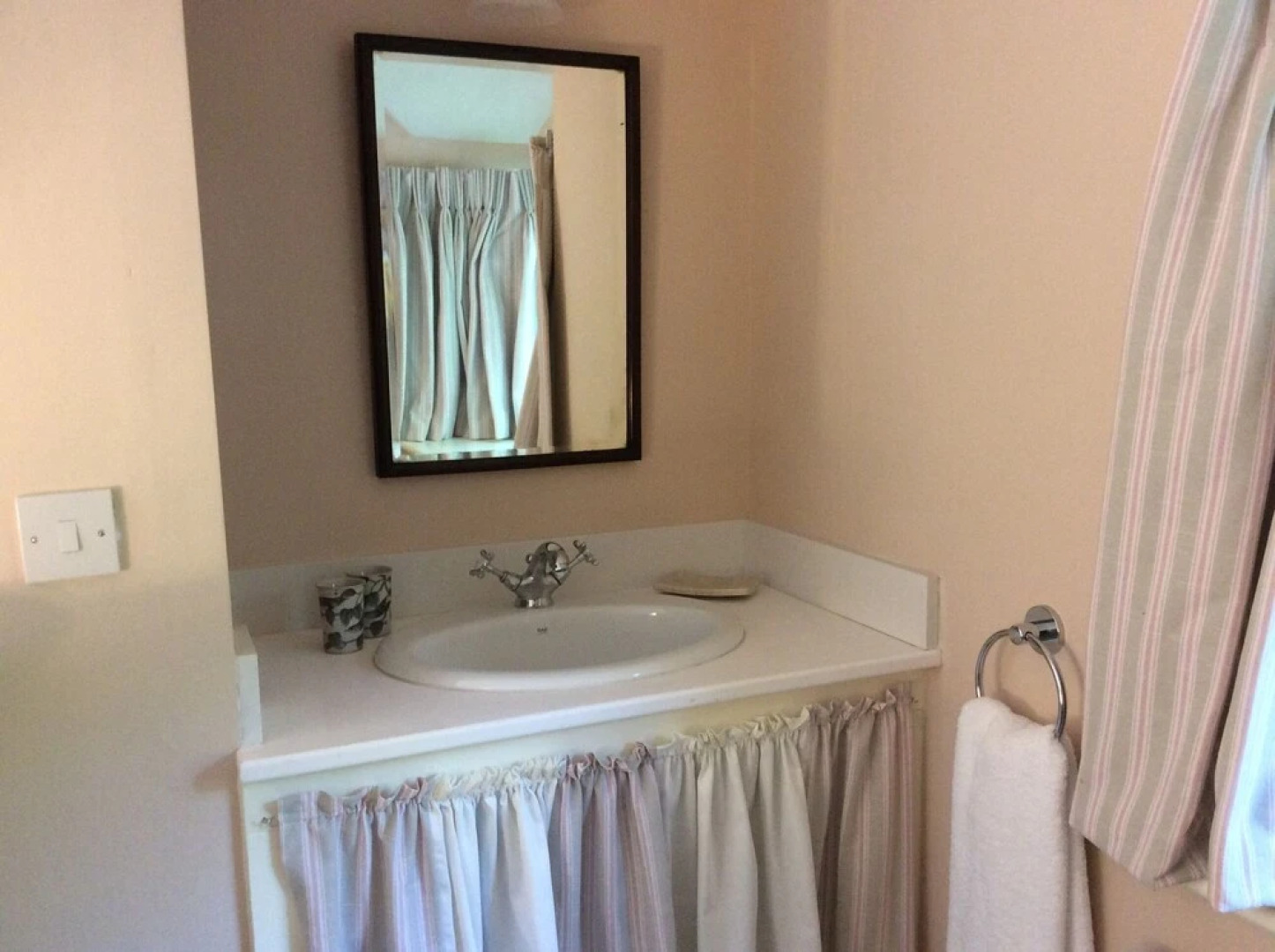 4-bedroom Riverside House With Garden Near Denbigh