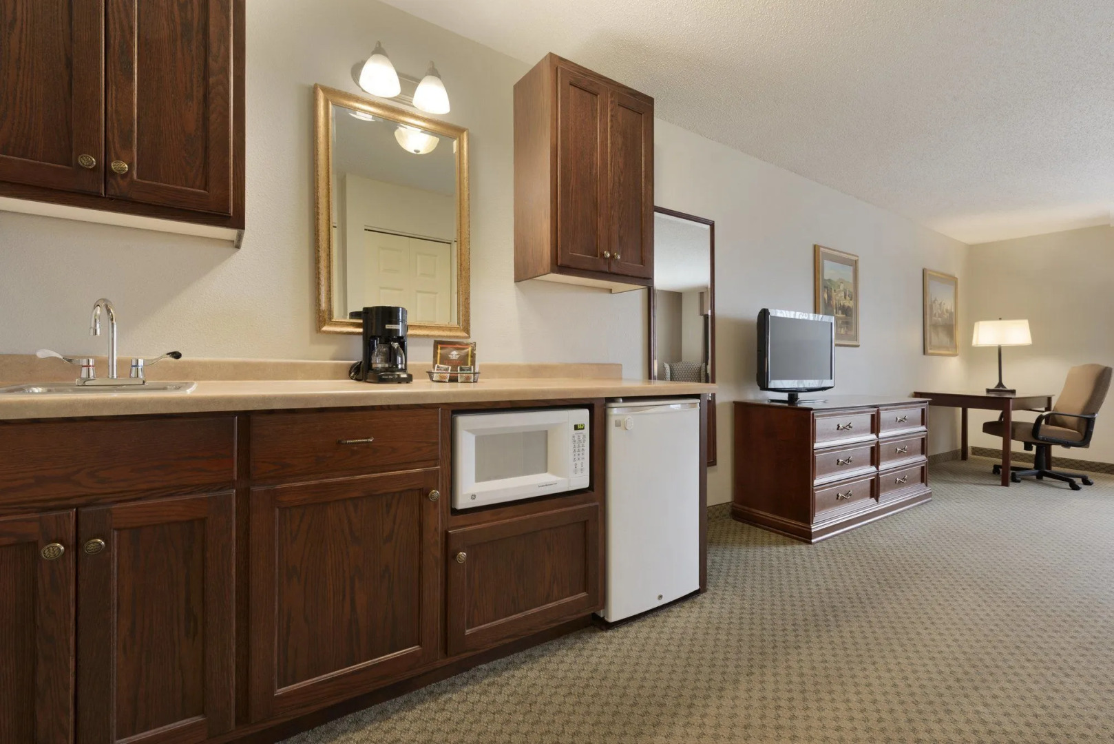 Country Inn & Suites by Radisson, St. Cloud East, MN