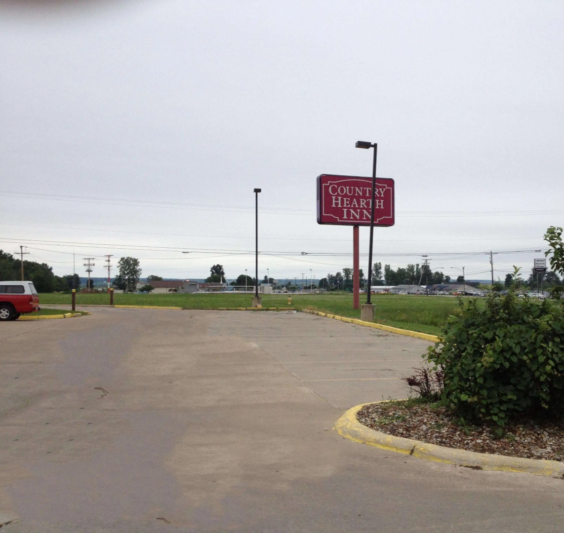 Country Hearth Inn & Suites Willard