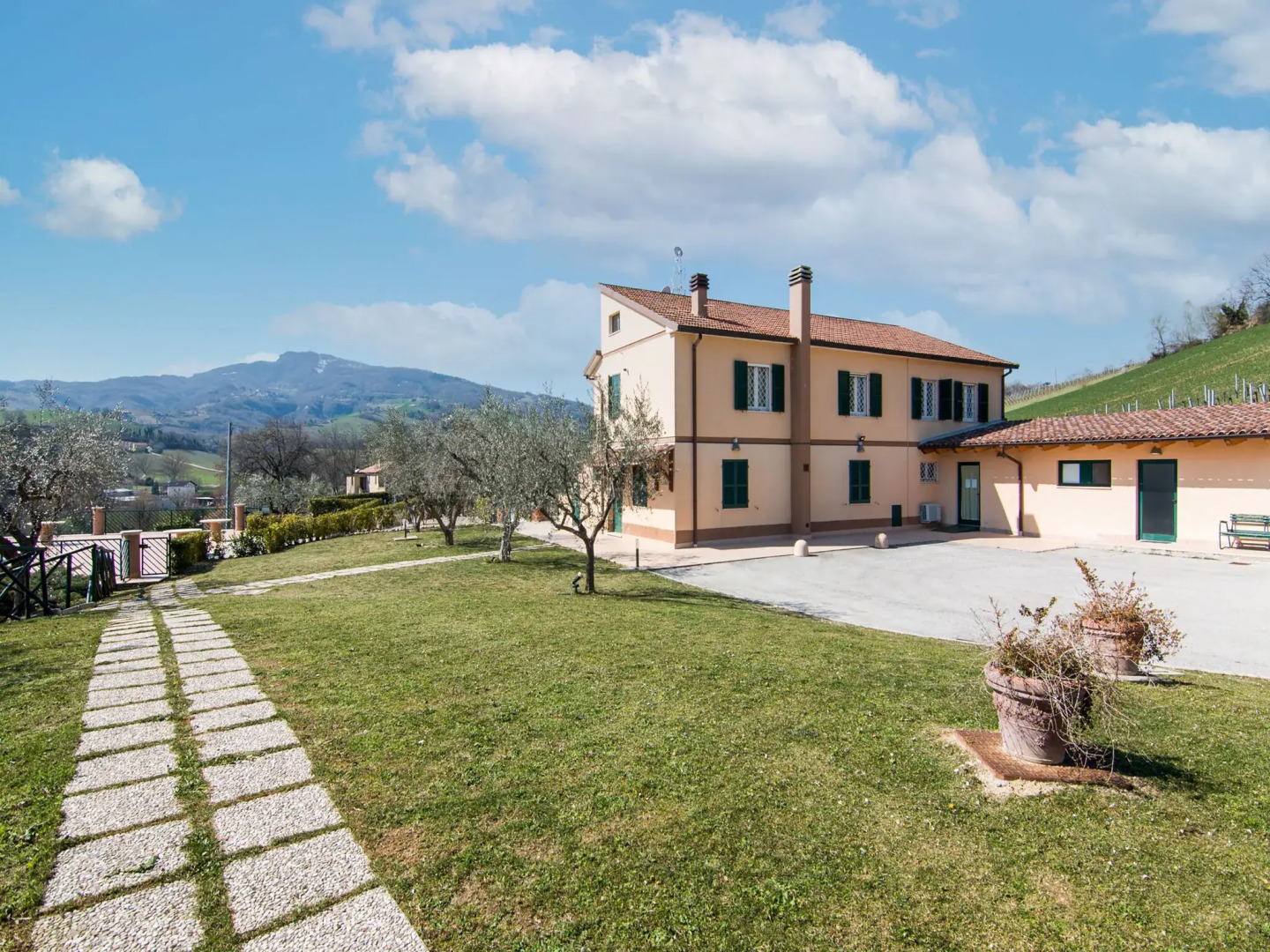 Beautiful holiday home in Montedinove with shared pool