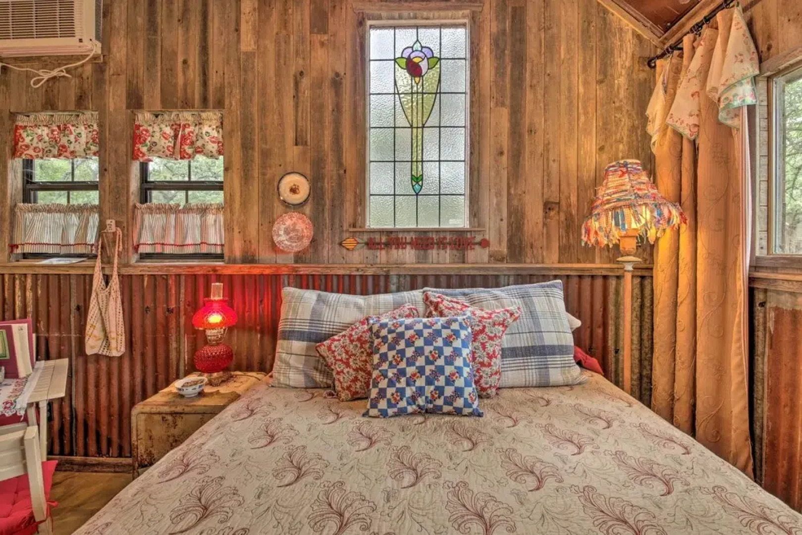 Snuggle Inn Wimberley Cabin w/ Fire Pit + Deck