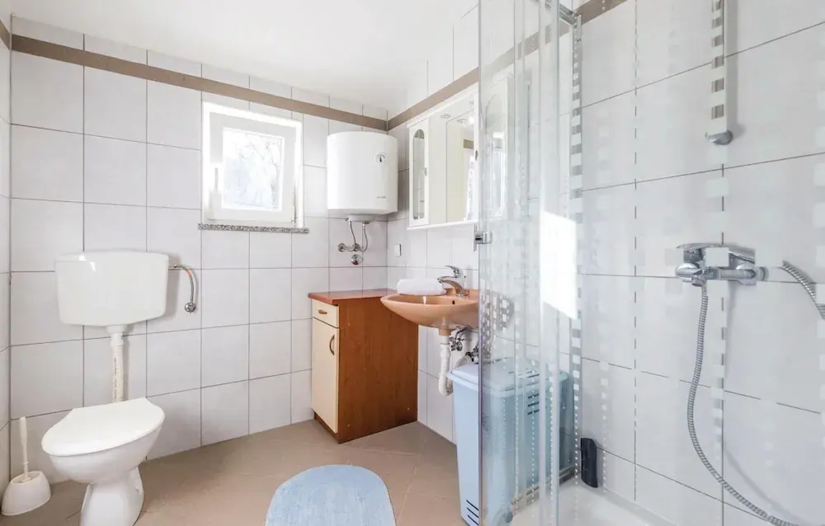 Amazing Home in Jurdani With Wifi and 4 Bedrooms