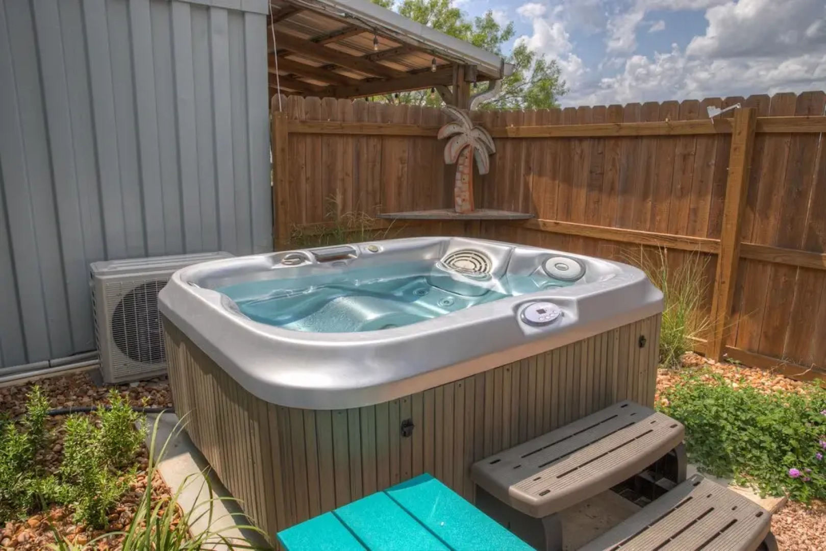 Gorgeous Luxury Bungalow W/hot Tub&fire Pit