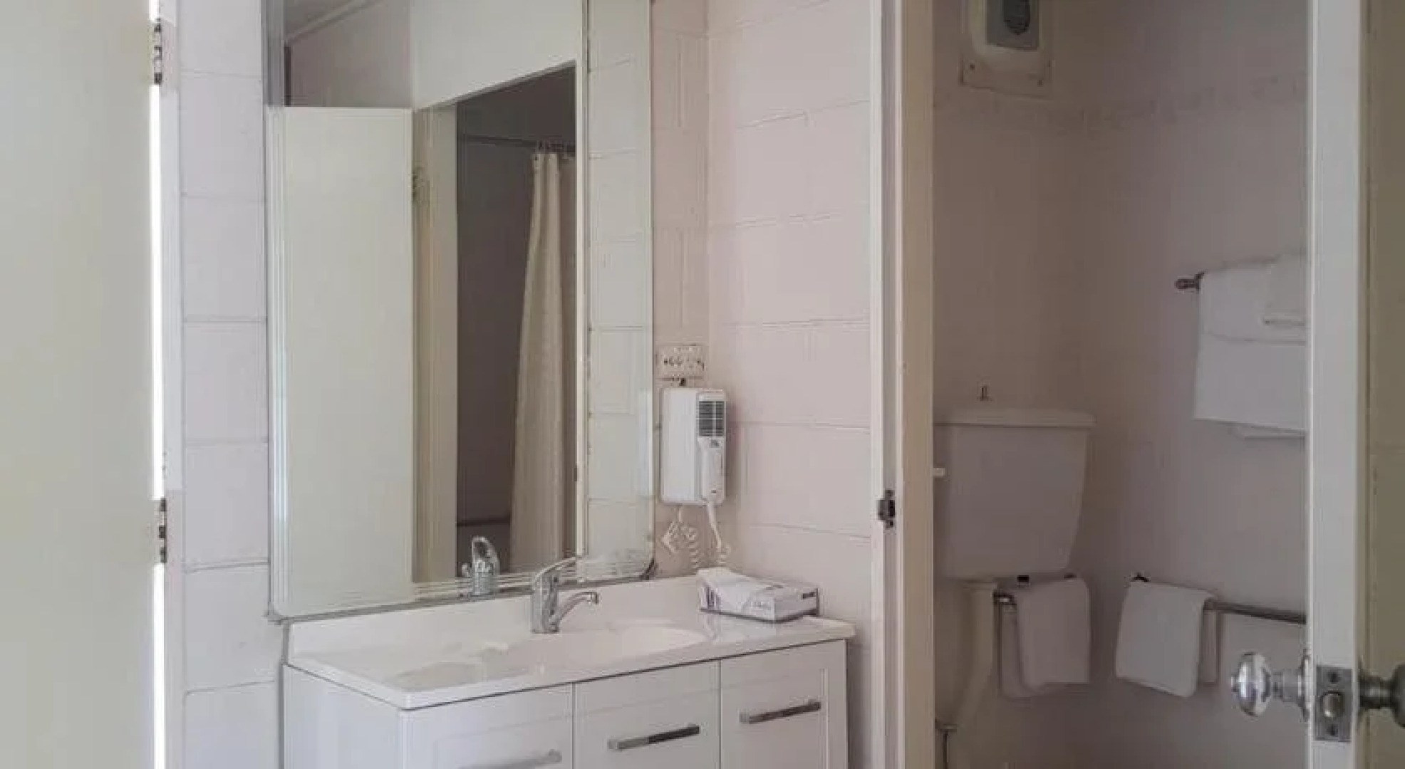 Snow Season Motor Inn