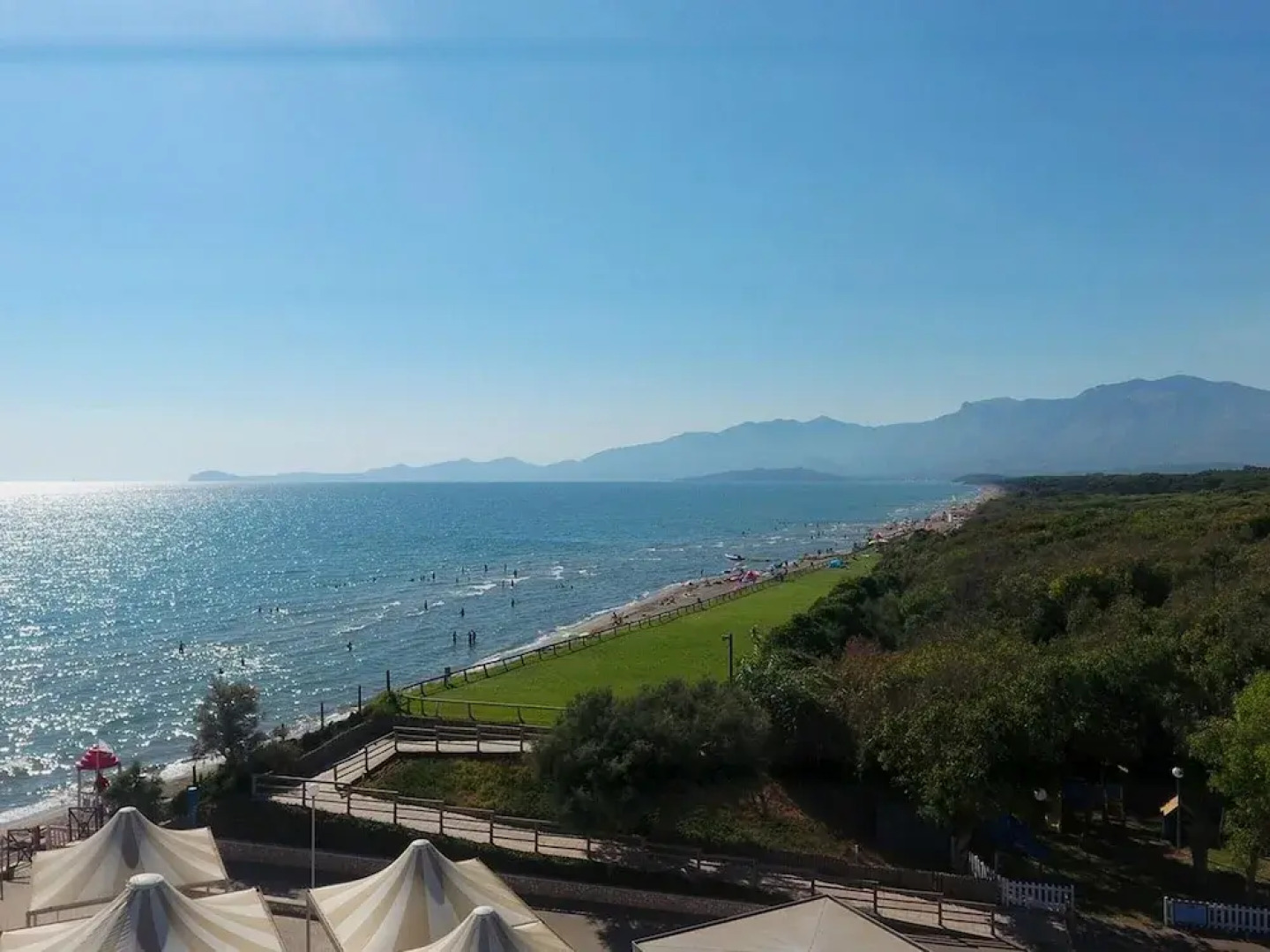 Sunny Chalet in Baia Domizia