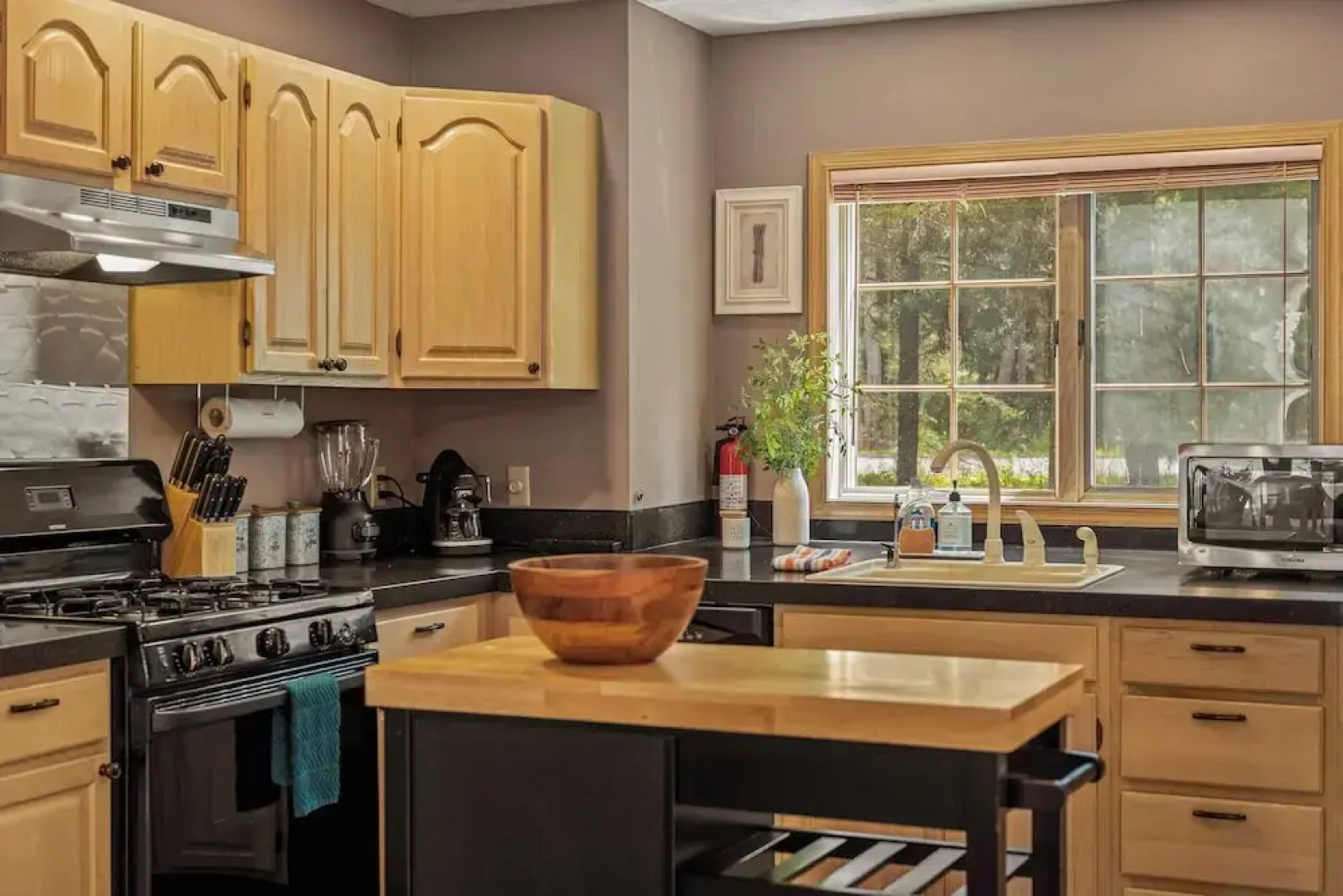 Tranquil Waterside by Avantstay Lakefront + Dock, Game Room, Views