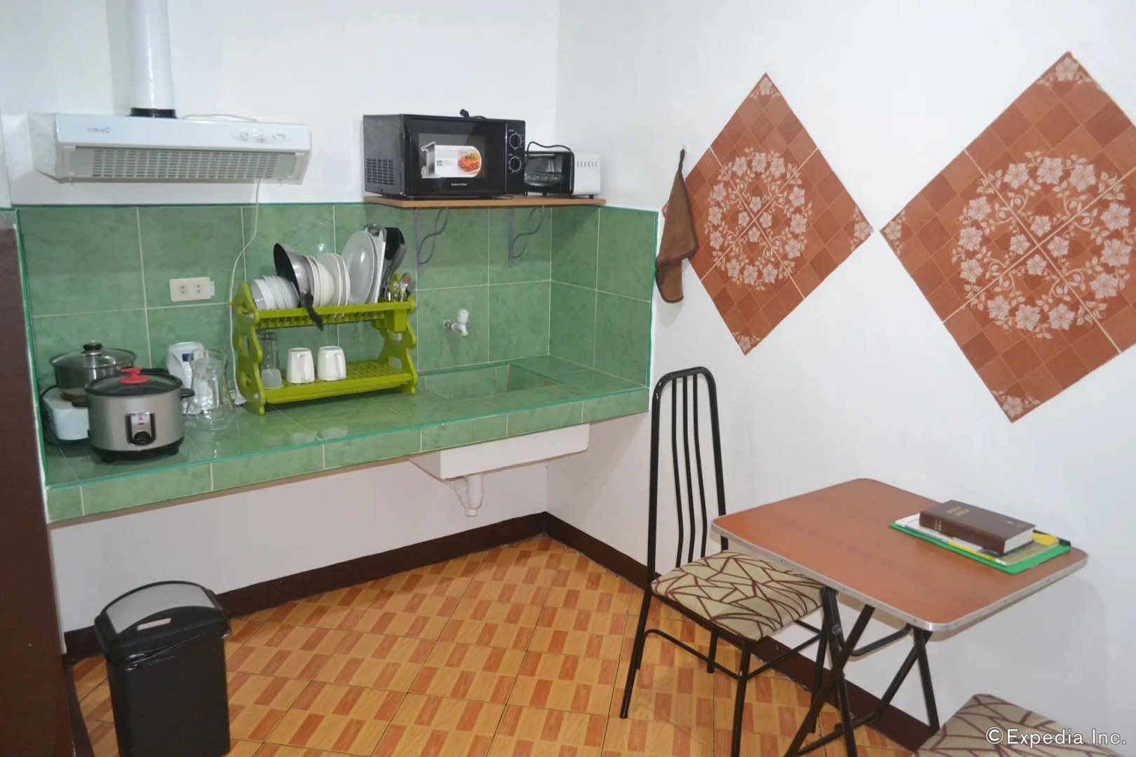 Antonio's Apartelle & Suites