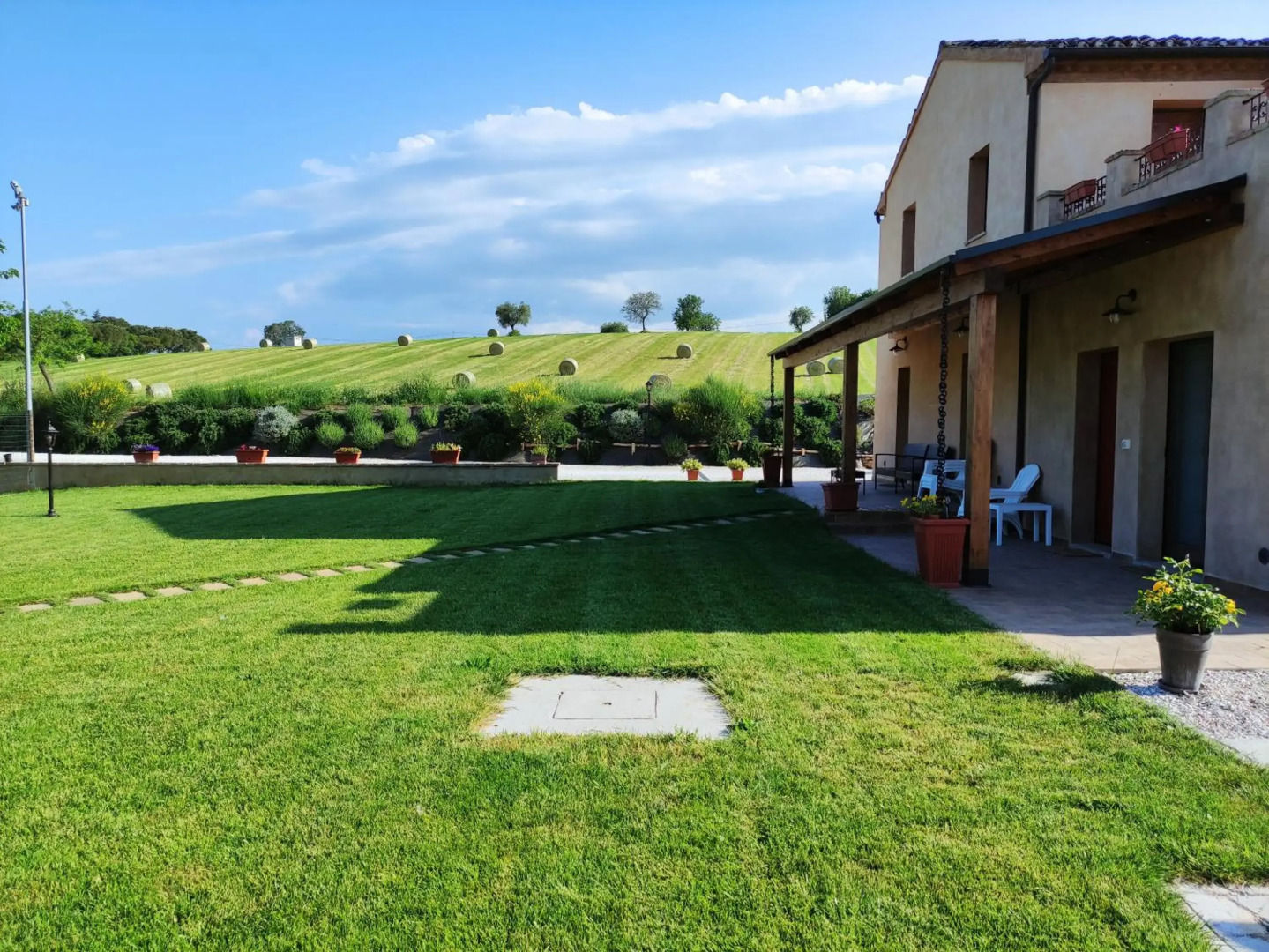 Casa Montefiore 13 LT nella tranquilla campagna Marchigiana